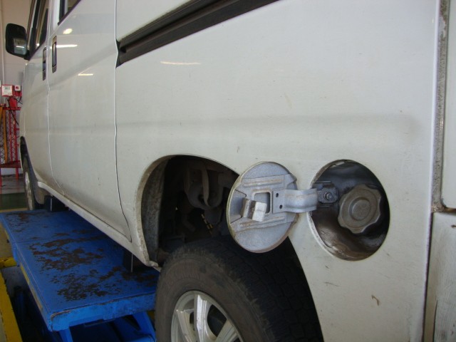 ホンダ アクティ のオイル交換 ホンダ アクティ メンテナンス商品 オイル関連 エンジンオイル交換 作業事例 タイヤ館 柏 千葉県のタイヤ カー用品ショップ タイヤからはじまる トータルカーメンテナンス タイヤ館グループ