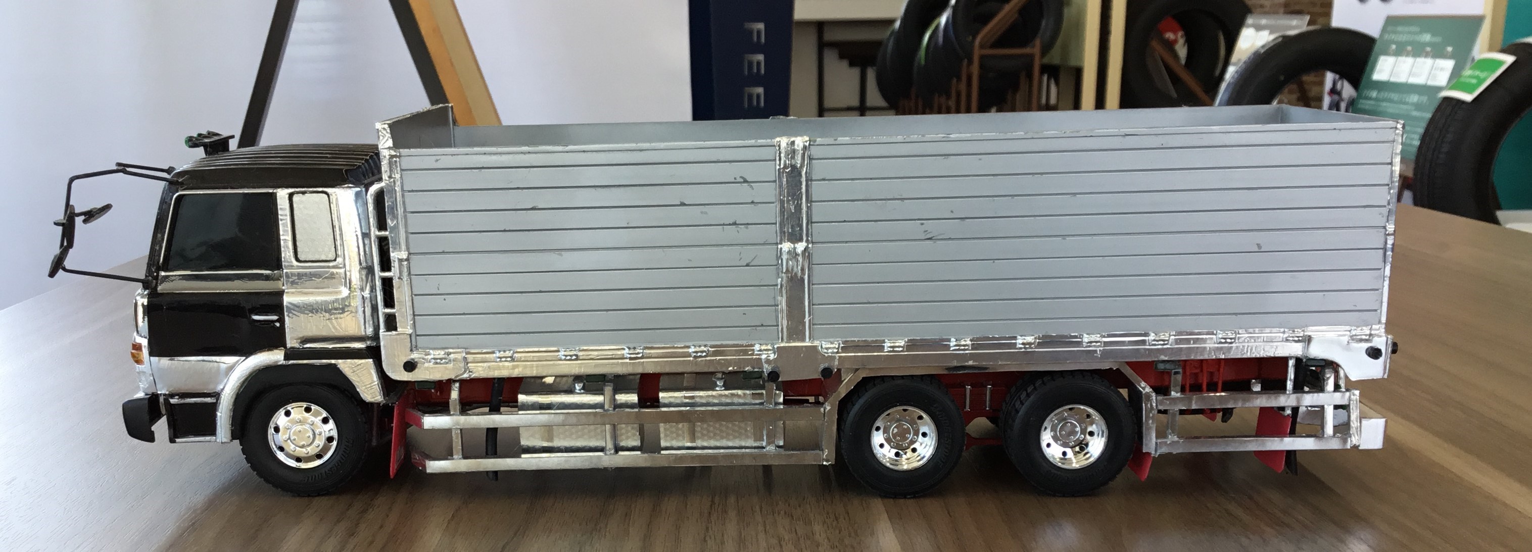 日野スーパードルフィンのプラモデル( ಠωಠ) | 店舗おススメ情報