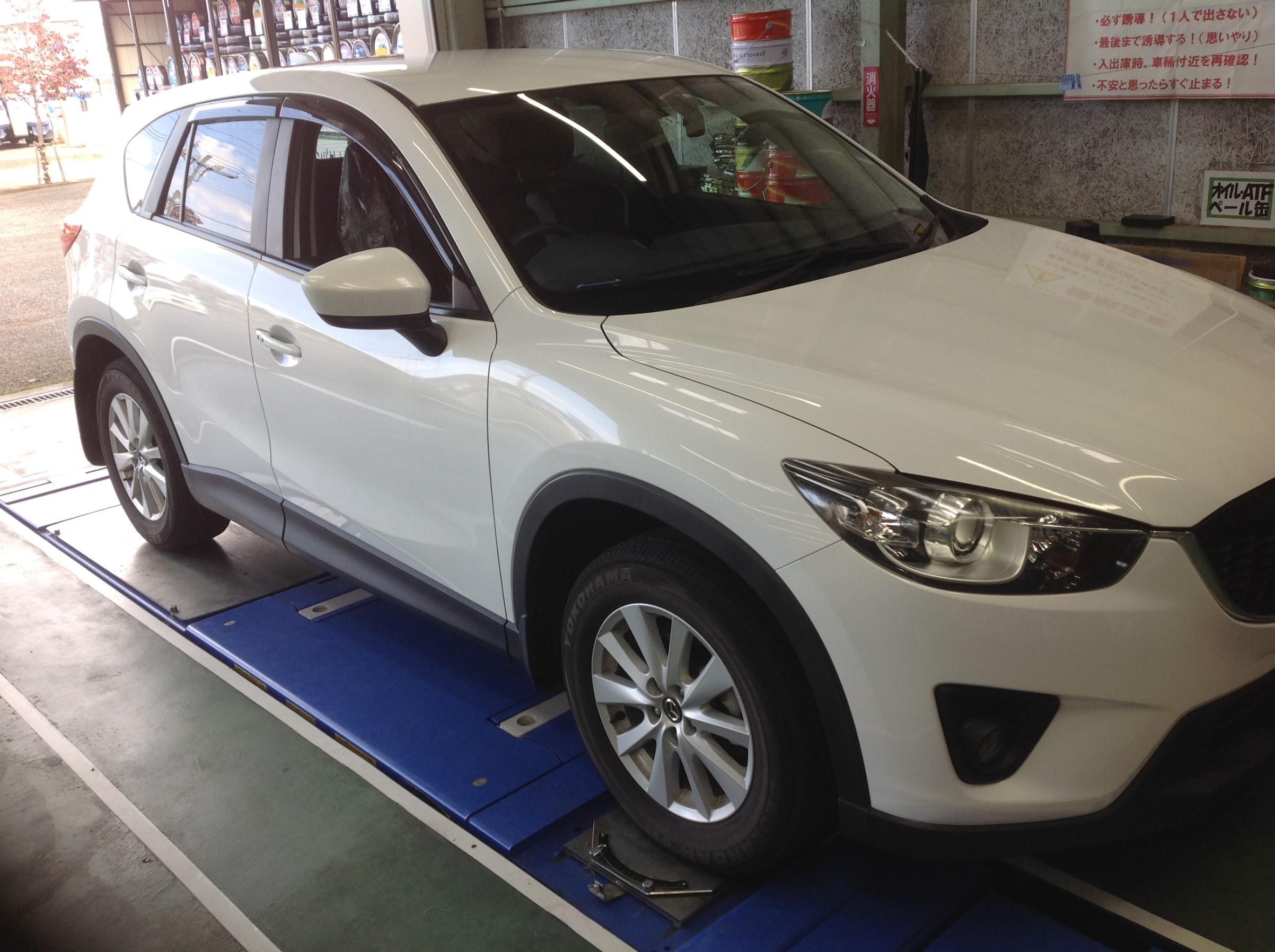 マツダ Cx 5 タイヤ交換作業です マツダ Cx 5 タイヤ タイヤ ホイール関連 タイヤ ホイール交換 総和店こだわり作業 タイヤ館 総和 茨城県のタイヤ カー用品ショップ タイヤからはじまる トータルカーメンテナンス タイヤ館グループ