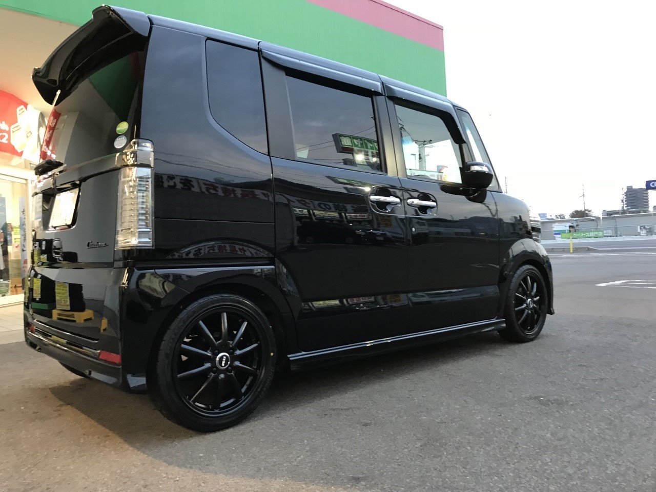 黒 黒 黒 ホンダ N Boxカスタム ホイール タイヤ ホイール関連 タイヤ ホイール交換 ｐｉｔ作業関連 タイヤ館 岐阜 岐阜県のタイヤ カー用品ショップ タイヤからはじまる トータルカーメンテナンス タイヤ館グループ