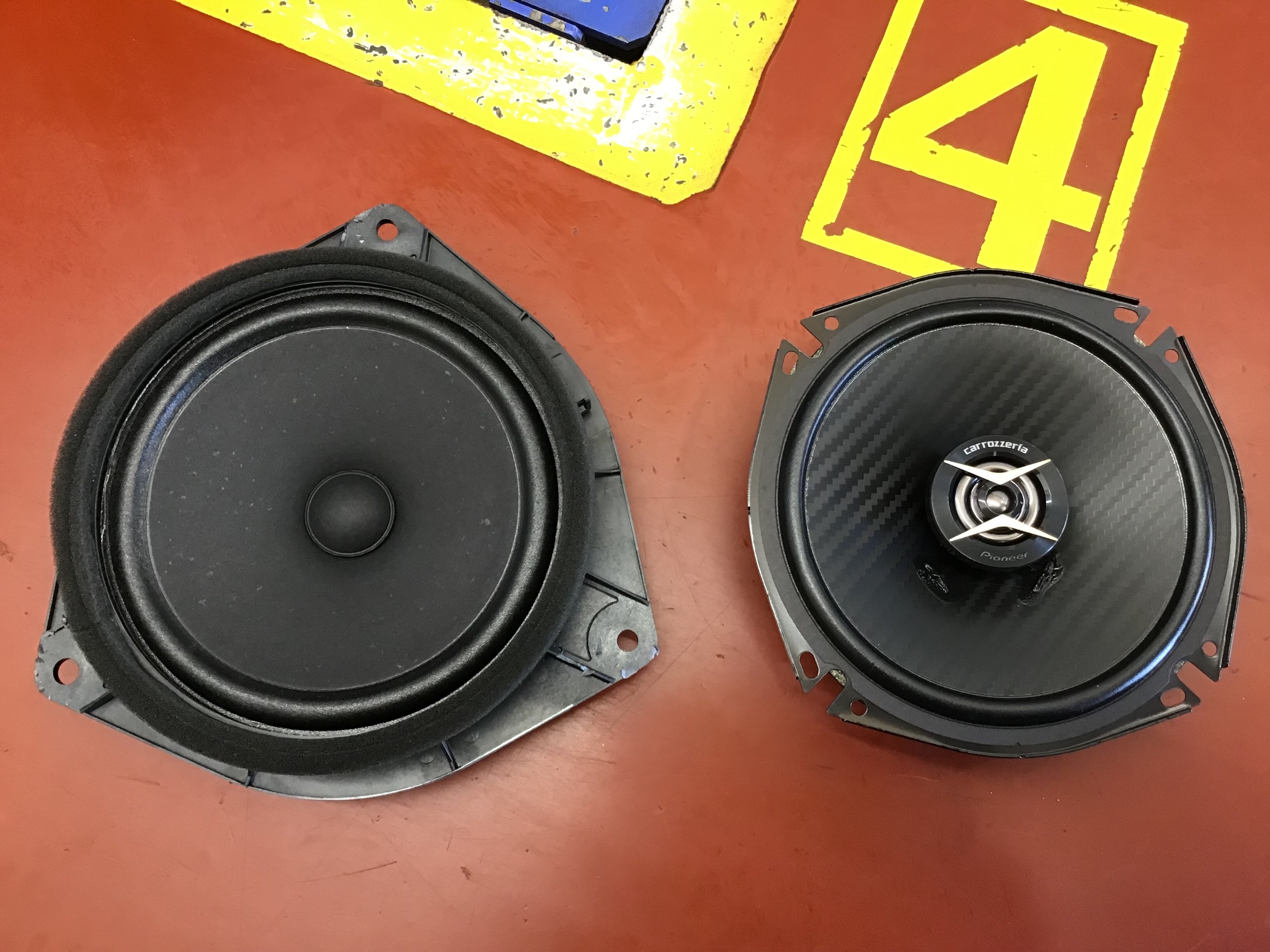 ノアのスピーカー交換 トヨタ ヴォクシー Av ナビ機器 カー用品取付 Av商品取付 サービス事例 タイヤ館 水戸河和田 タイヤからはじまる トータルカーメンテナンス タイヤ館グループ