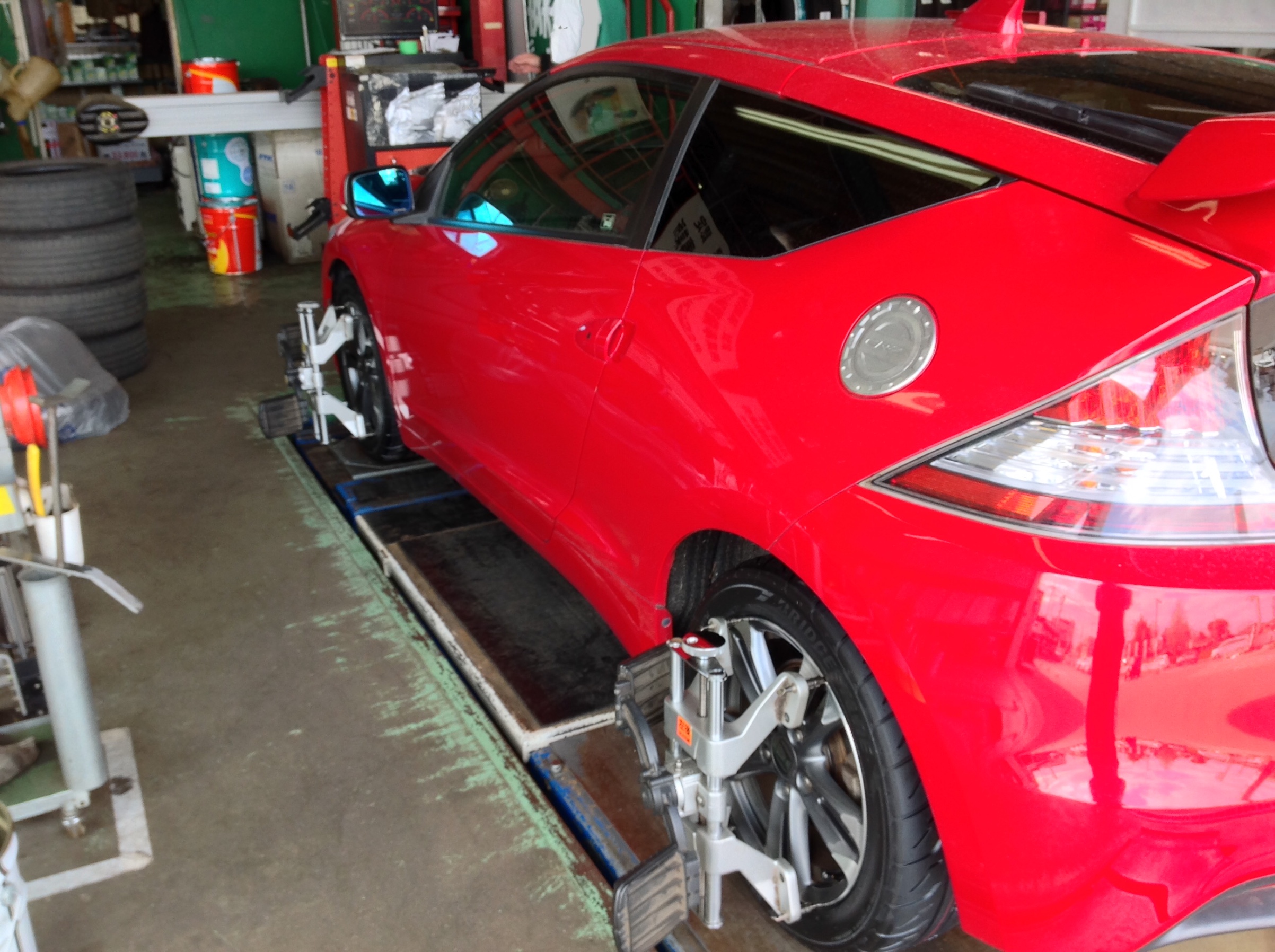 Crz タイヤ交換とアライメント ホンダ Cr Z サービス事例 タイヤ館 八千代 千葉県のタイヤ カー用品ショップ タイヤからはじまる トータルカーメンテナンス タイヤ館グループ