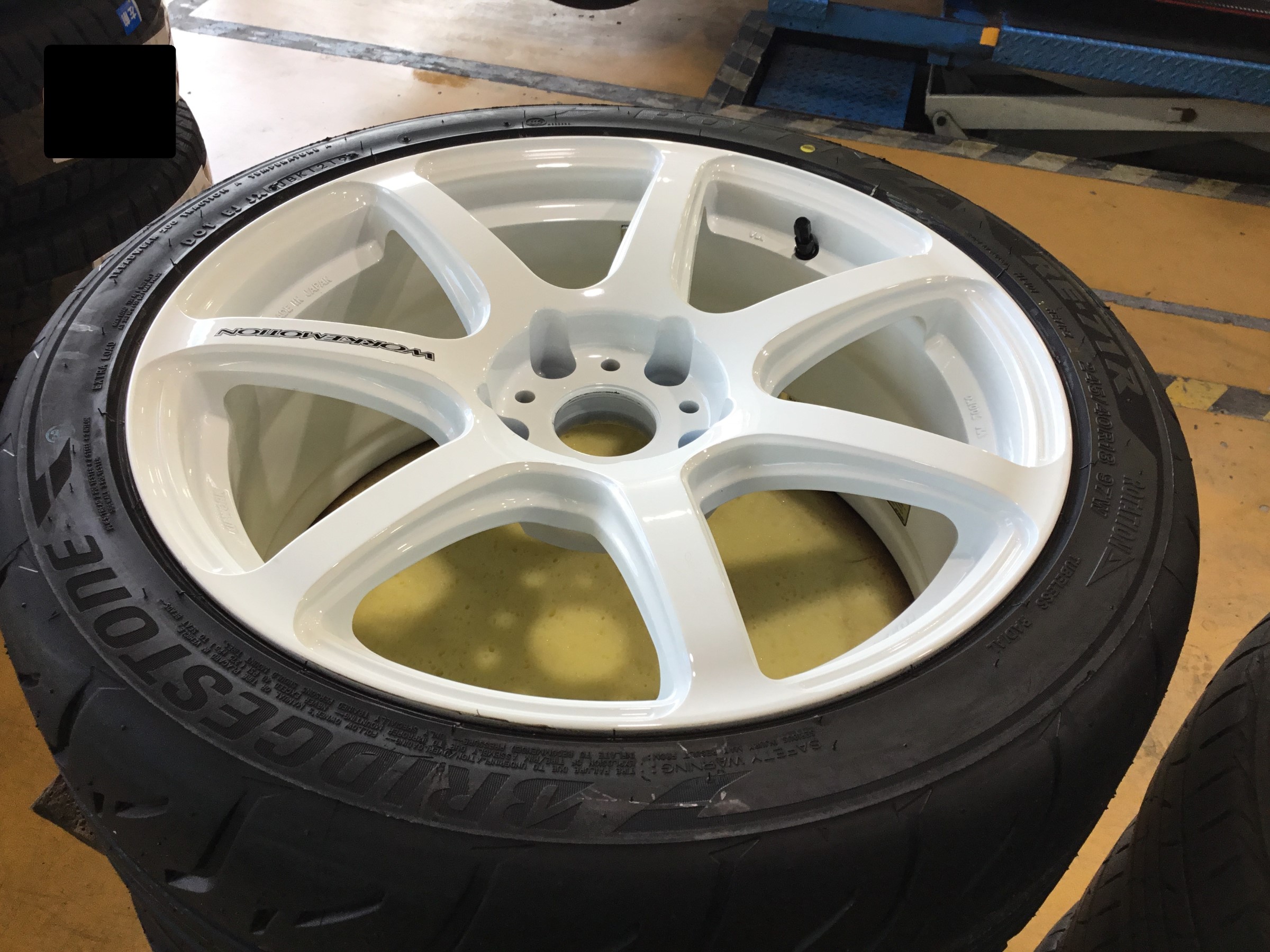 Fk8シビックタイプrのタイヤ ホイール交換 ホンダ シビック タイヤ タイヤ ホイール関連 タイヤ ホイール交換 サービス事例 タイヤ館 西尾 愛知県 三重県のタイヤ カー用品ショップ タイヤからはじまる トータルカーメンテナンス タイヤ館グループ
