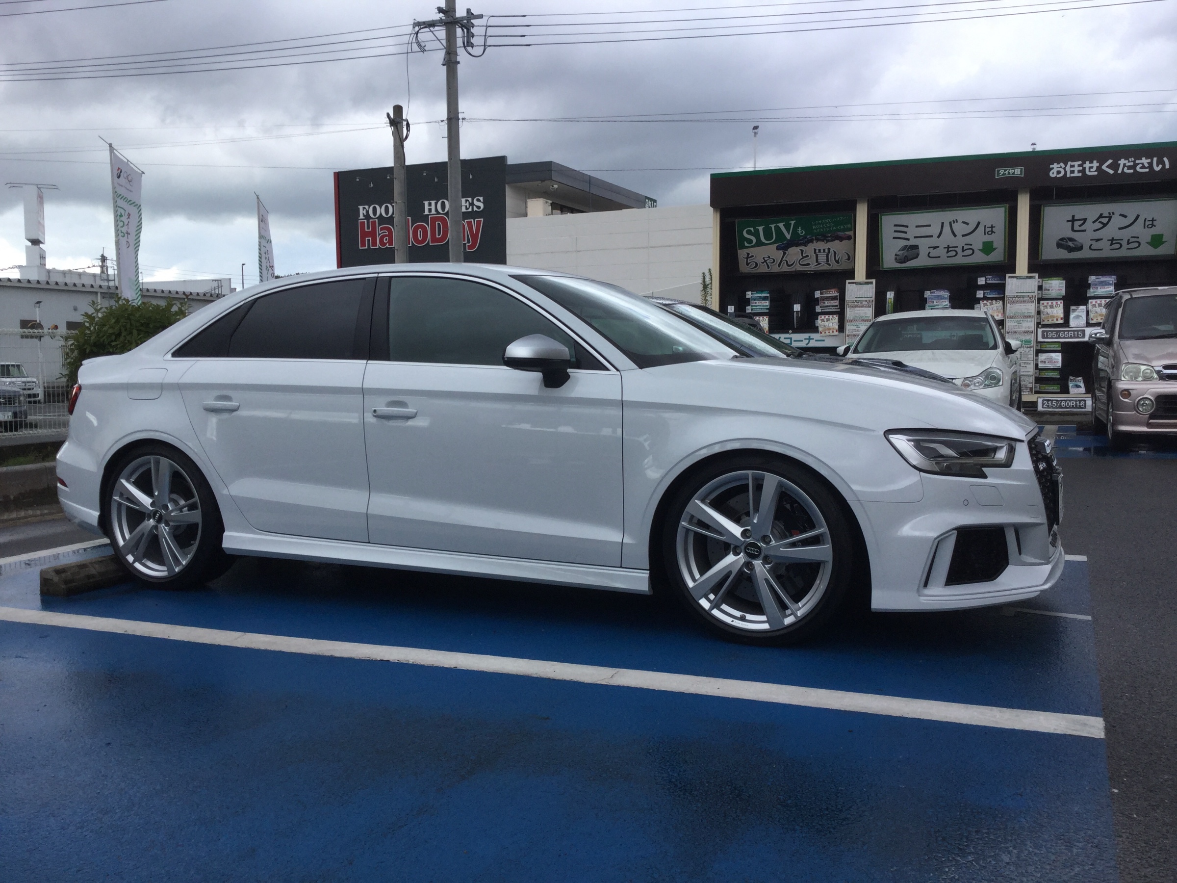 AUDI RS3 8V | 店舗おススメ情報 | タイヤ館 次郎丸(福岡県) AUDI RS3 8V | 店舗おススメ情報 | タイヤ館 次郎丸(福岡県)