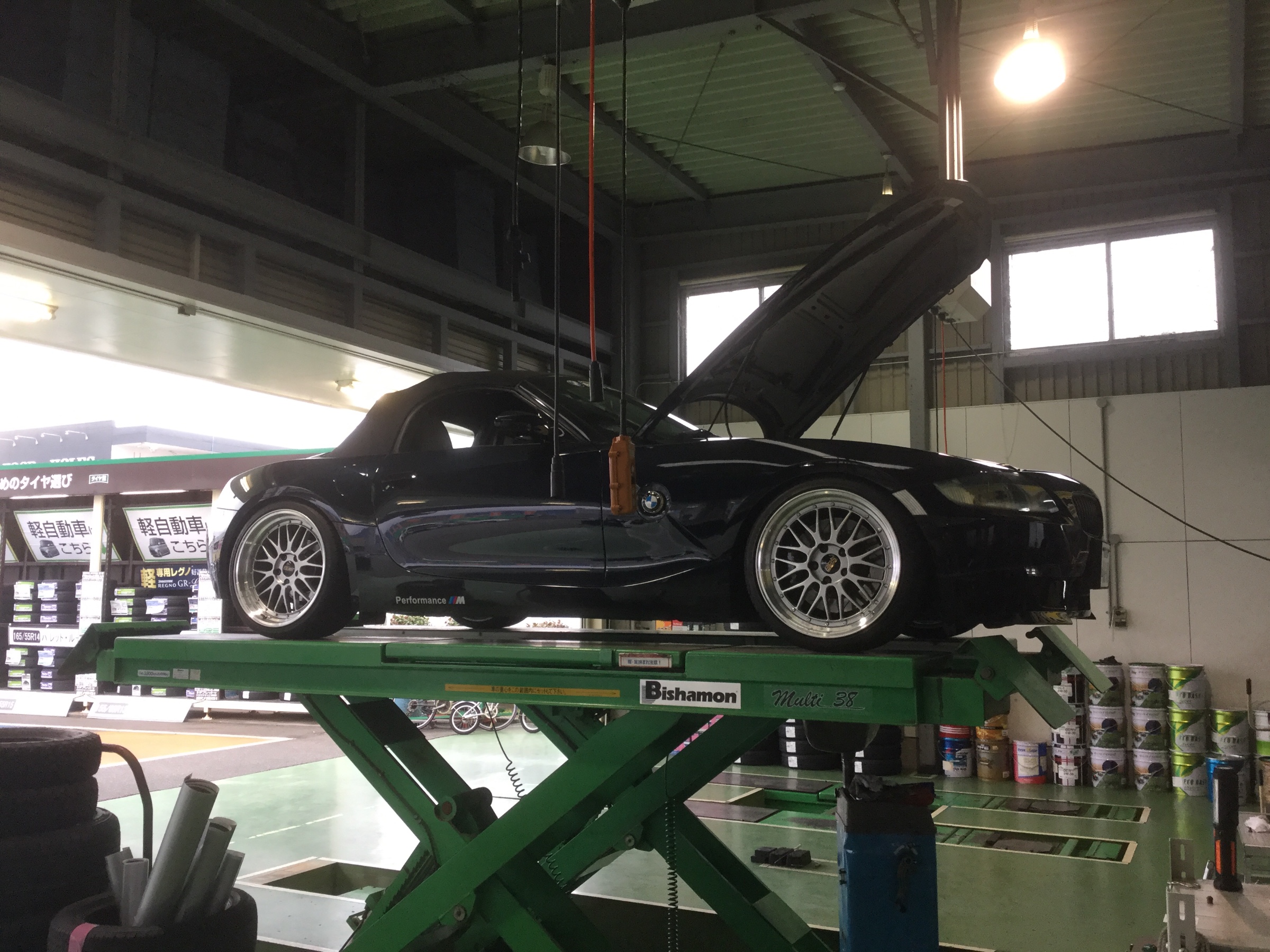Bmw Z4 E85 Bmw Z4 メンテナンス商品 オイル関連 エンジンオイル交換 サービス事例 タイヤ館 次郎丸 タイヤからはじまる トータルカーメンテナンス タイヤ館グループ