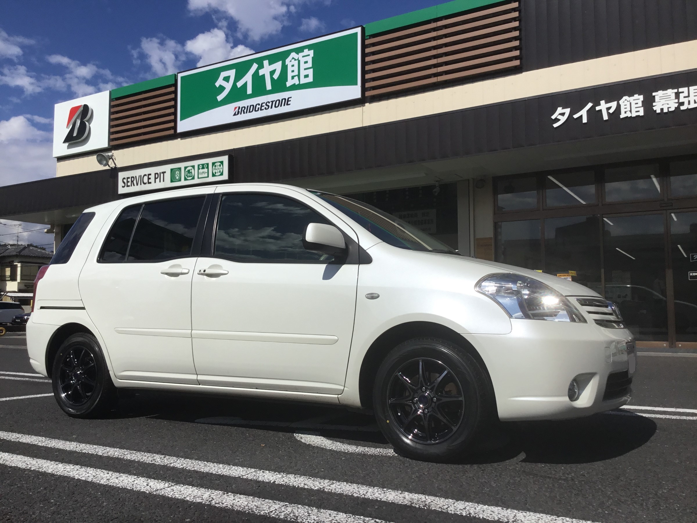トヨタ ラウムにタイヤ ホイールセットを取付 トヨタ ラウム ホイール タイヤ ホイール関連 タイヤ ホイール交換 サービス事例 タイヤ館 幕張 千葉県のタイヤ カー用品ショップ タイヤからはじまる トータルカーメンテナンス タイヤ館グループ