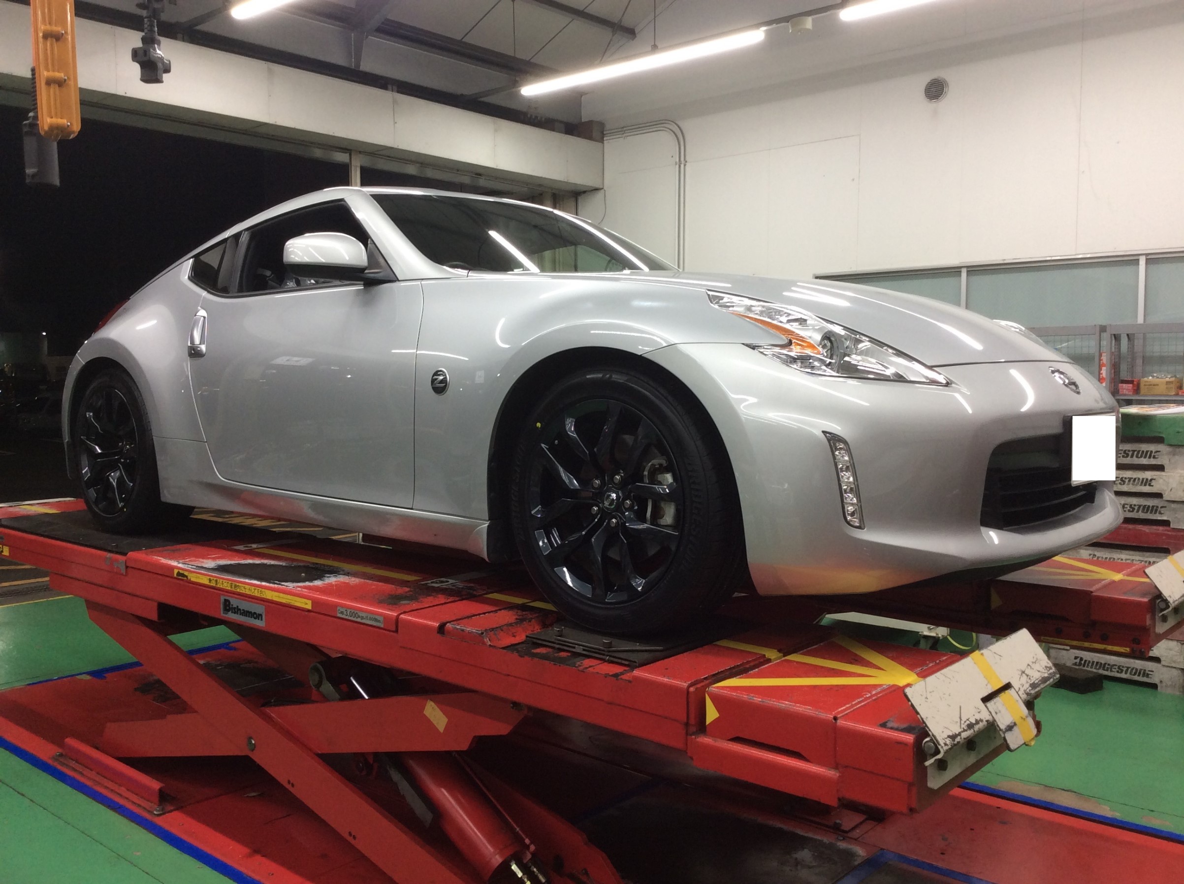 フェアレディｚ ｚ３４ タイヤ交換 日産 フェアレディz タイヤ タイヤ ホイール関連 タイヤ ホイール交換 お客様取り付けブログ タイヤ館 水戸けやき台 茨城県のタイヤ カー用品ショップ タイヤからはじまる トータルカーメンテナンス タイヤ館グループ