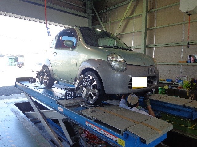 スズキ ツイン タイヤ交換 アライメント調整 スズキ ツイン タイヤ タイヤ ホイール関連 タイヤ ホイール交換 サービス事例 タイヤ館 スズカ 愛知県 三重県のタイヤ カー用品ショップ タイヤからはじまる トータルカーメンテナンス タイヤ館グループ