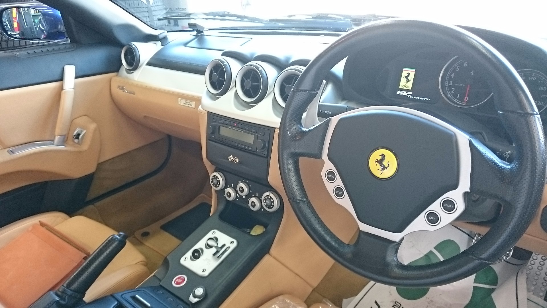 フェラーリ 612 スカリエッティ タイヤ交換 フェラーリ 612 タイヤ ランフラットタイヤ取扱 スタッフ日記 タイヤ館 パドック２４６ 東京都のタイヤ カー用品ショップ タイヤからはじまる トータルカーメンテナンス タイヤ館グループ