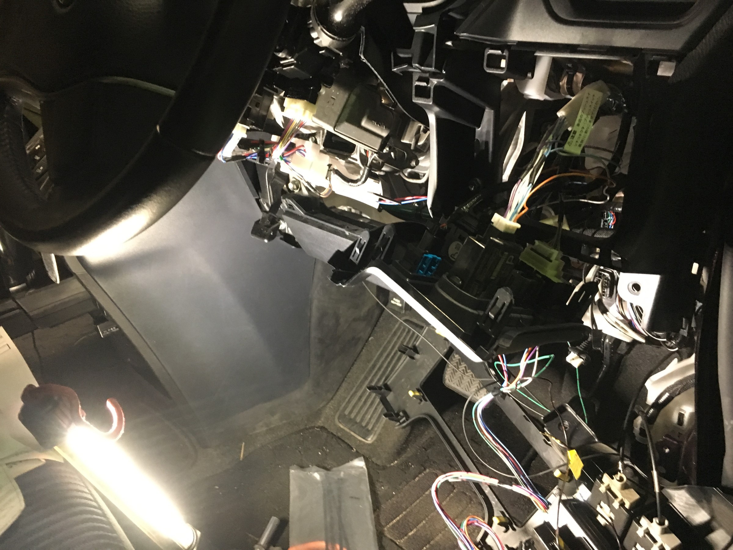 トヨタ ノアに リモコンエンジンスターター を取り付けました