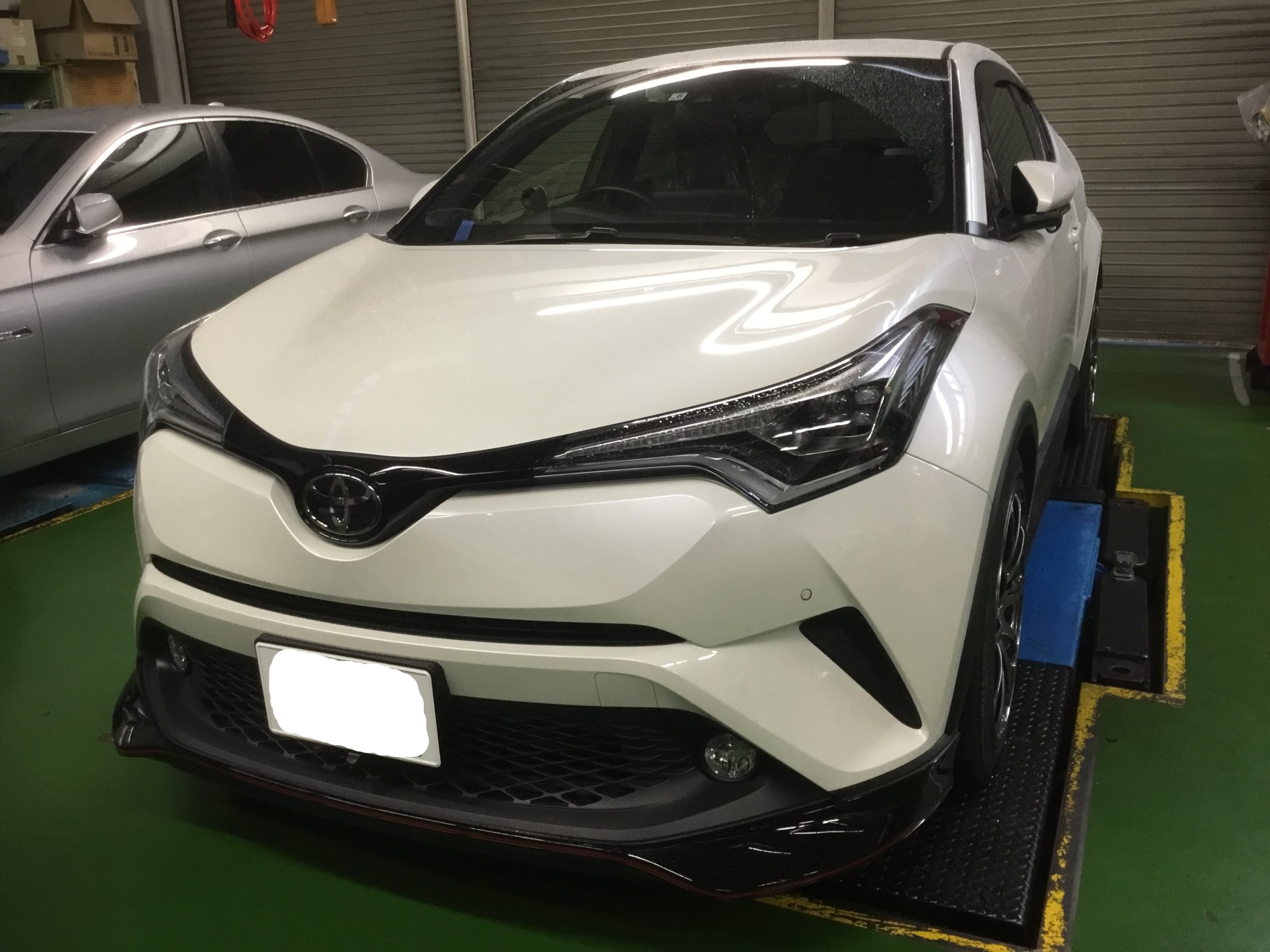 C-HR マークレスグリル取り付け♪ | トヨタ C-HR その他 パーツ取付