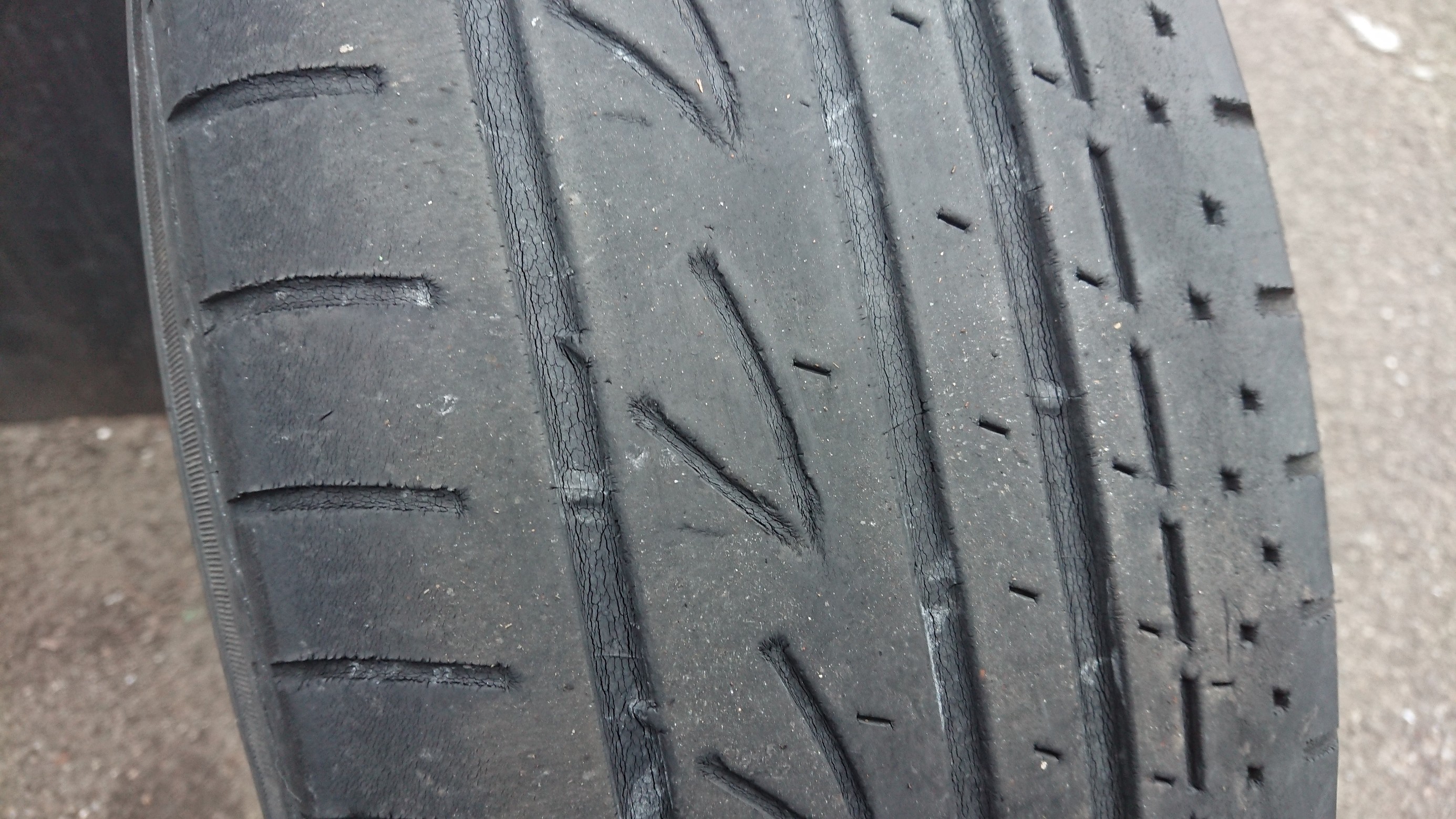 スバル フォレスター タイヤ交換 スバル フォレスター タイヤ タイヤ ホイール関連 タイヤ ホイール交換 サービス事例 タイヤ館 大分 タイヤからはじまる トータルカーメンテナンス タイヤ館グループ