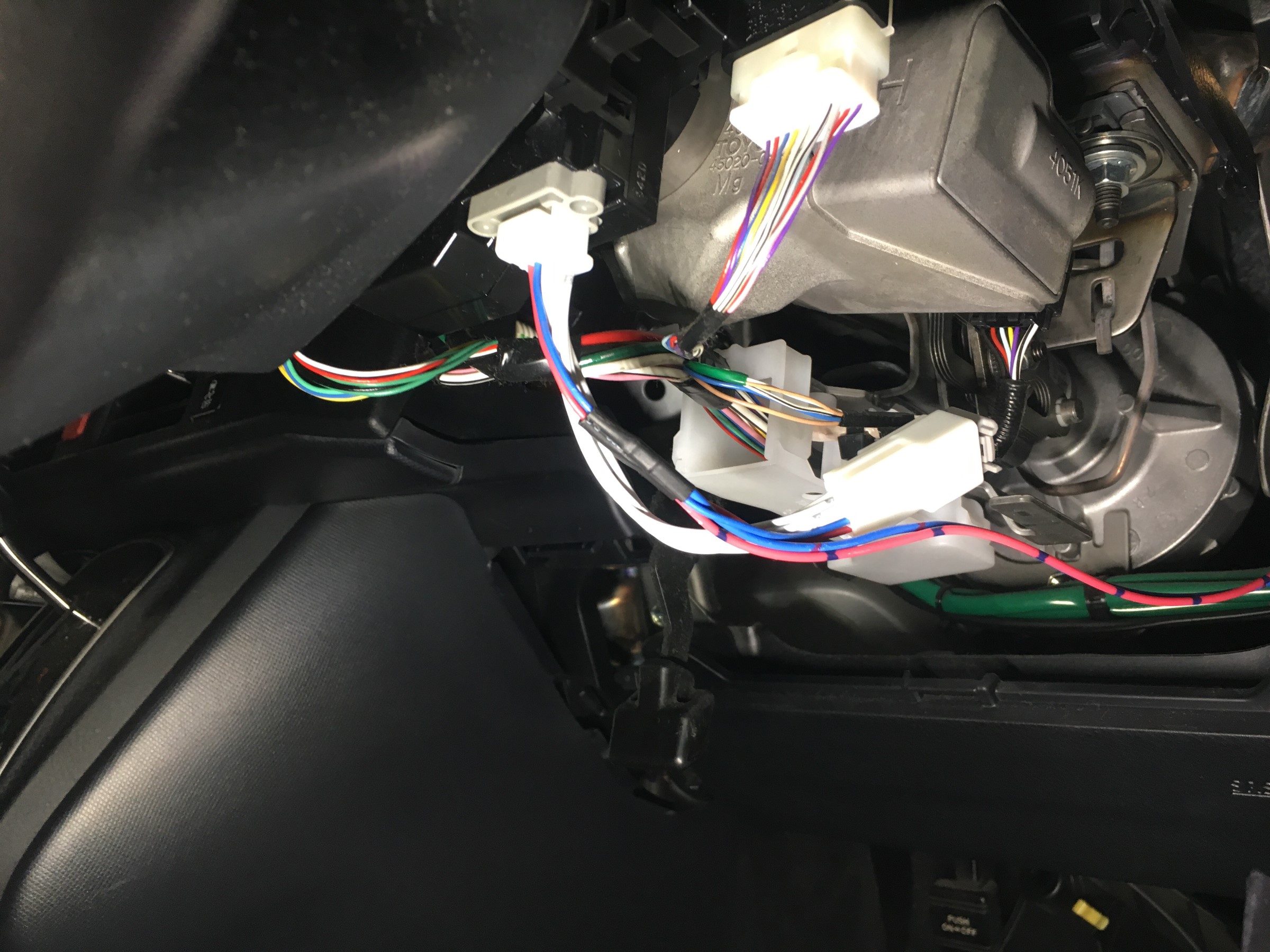 トヨタ ノアに リモコンエンジンスターター を取り付けました