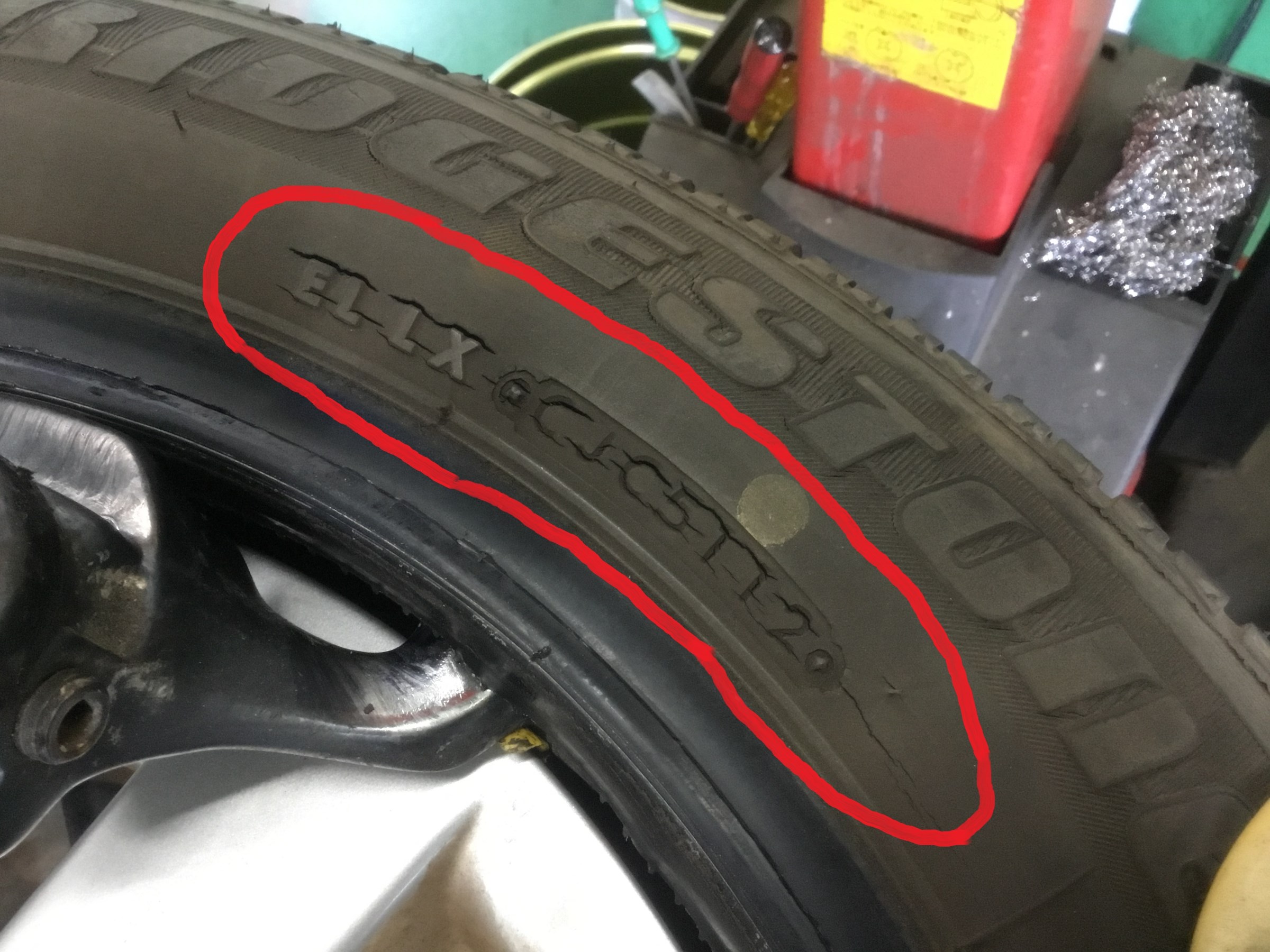 E12型ノート タイヤ交換 日産 ノート タイヤ タイヤ ホイール関連 タイヤ ホイール交換 技術サービスブログ タイヤ館 鎌ヶ谷 千葉県のタイヤ カー用品ショップ タイヤからはじまる トータルカーメンテナンス タイヤ館グループ