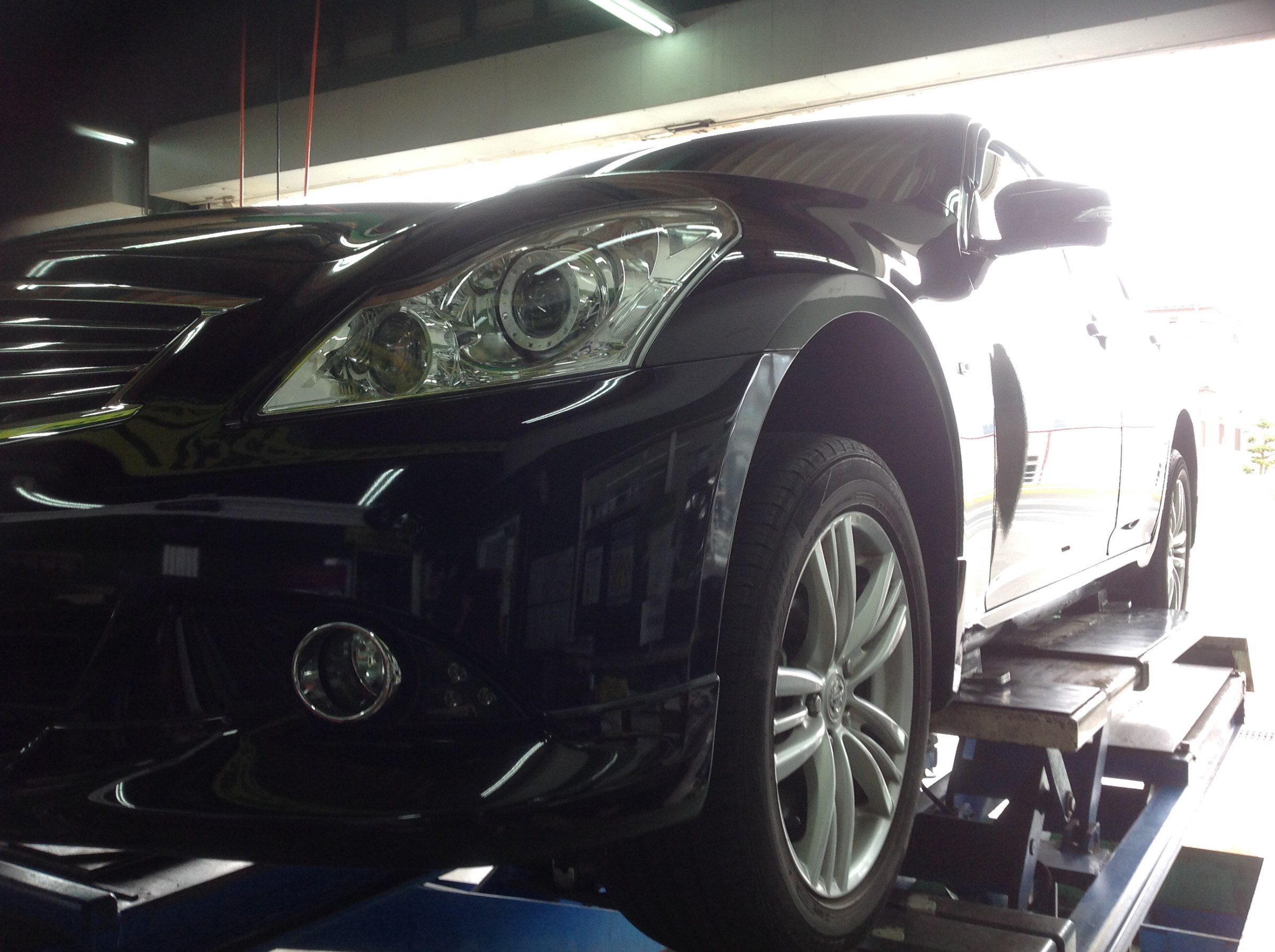 日産「スカイライン V36」のタイヤ交換&TPMS取り付け ...