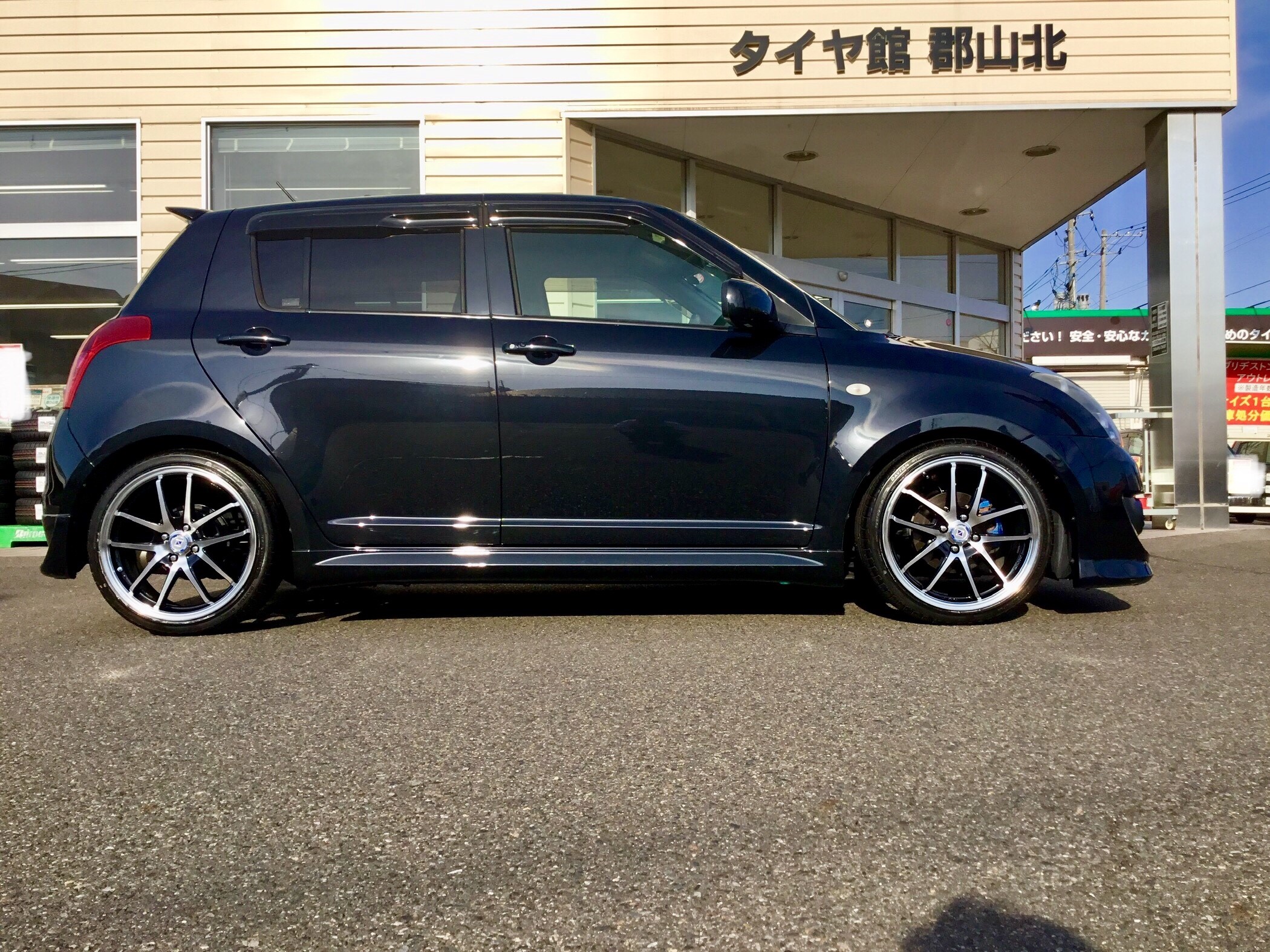 スイフトに17インチ装着致しました！！ | 店舗おススメ情報 | タイヤ館