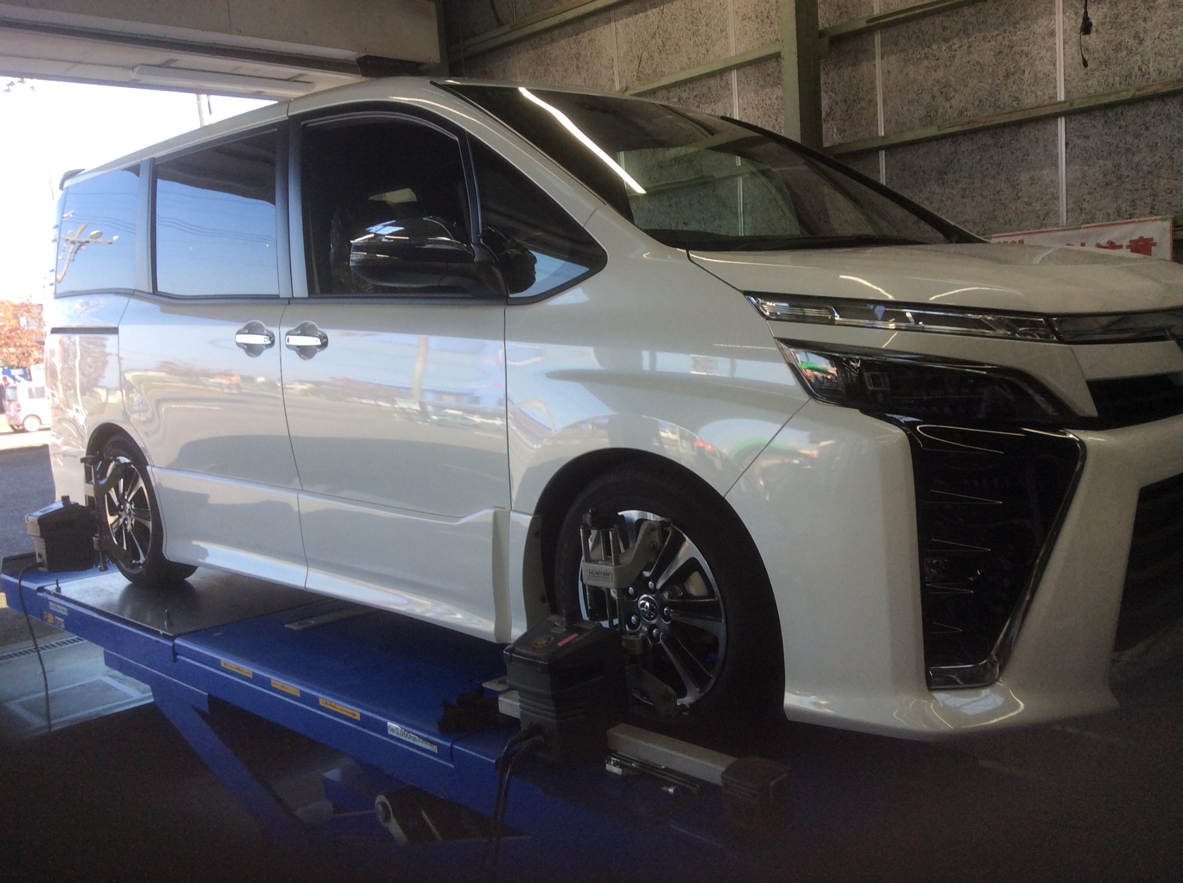 Toyota voxy zrr80