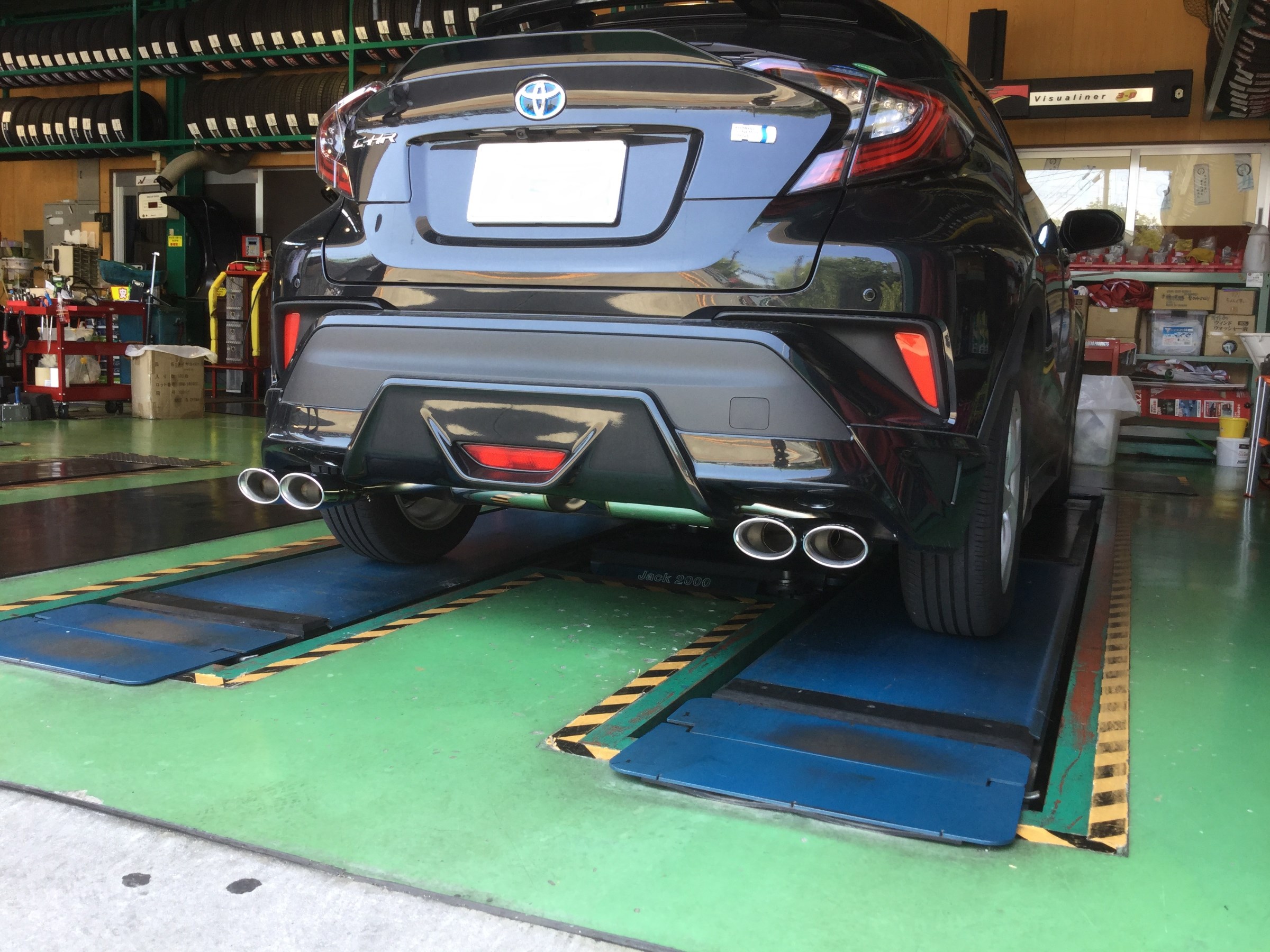 トヨタ：C-HRにTOM'S バレルマフラー取り付け☆ | トヨタ C-HR その他