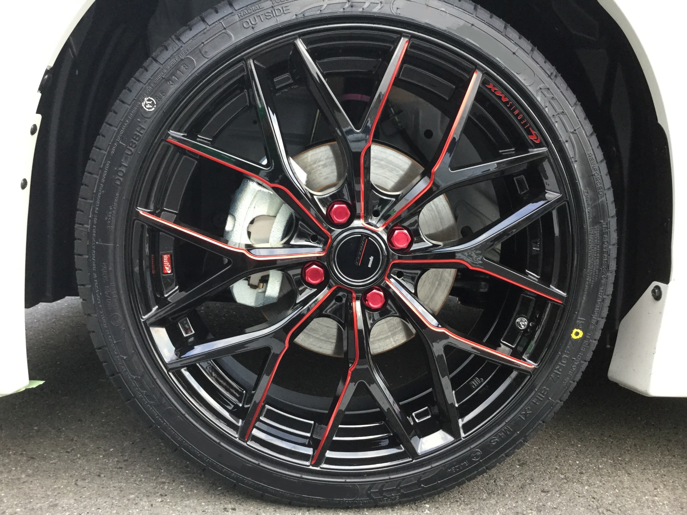 トヨタ ルーミー ウェッズ レオニスMX 限定カラー BK/SC（RED) 17