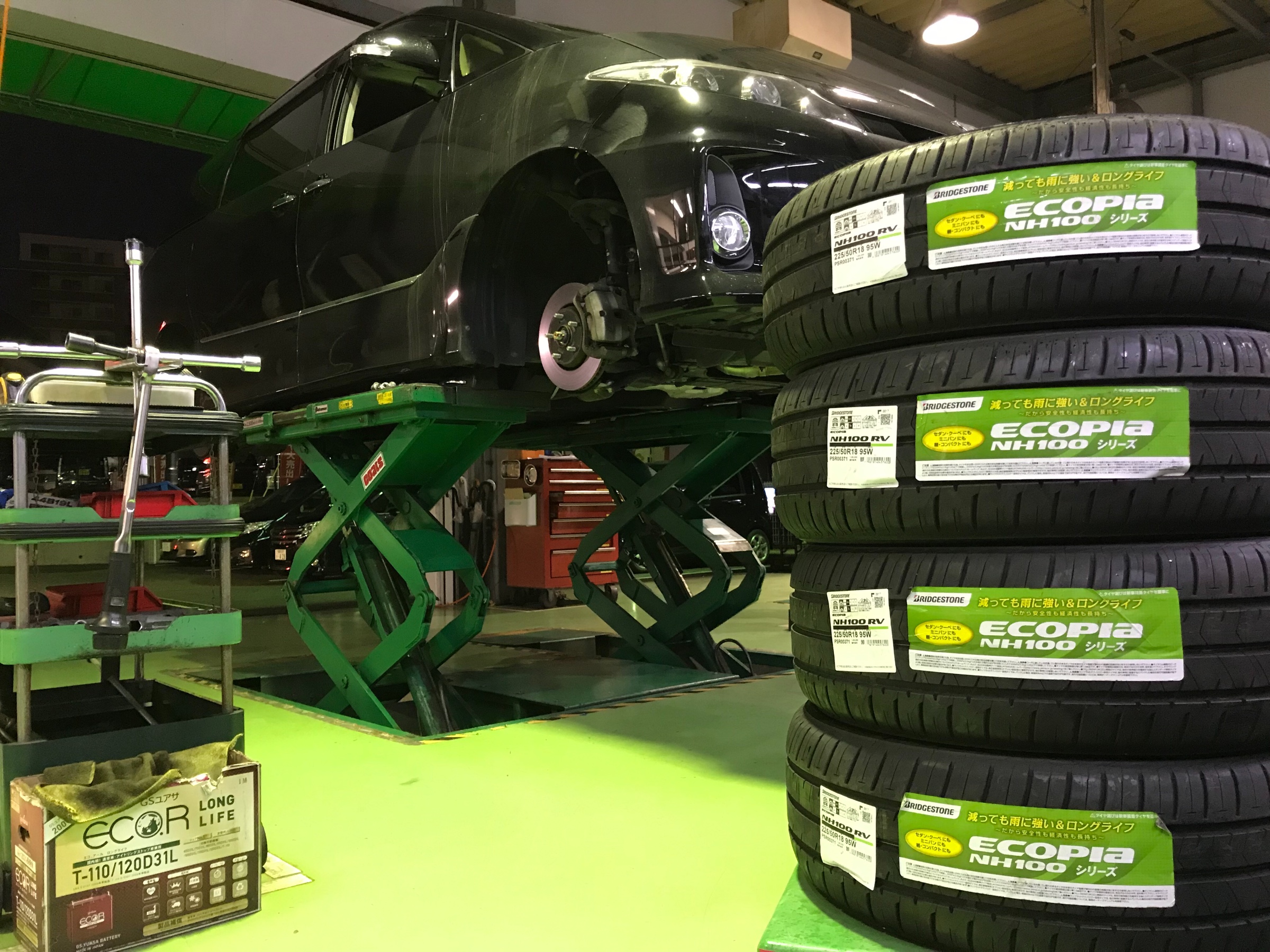 エスティマのタイヤ交換をしました トヨタ エスティマ タイヤ タイヤ ホイール関連 タイヤ ホイール交換 技術サービス施工事例 タイヤ館 福岡東 タイヤからはじまる トータルカーメンテナンス タイヤ館グループ