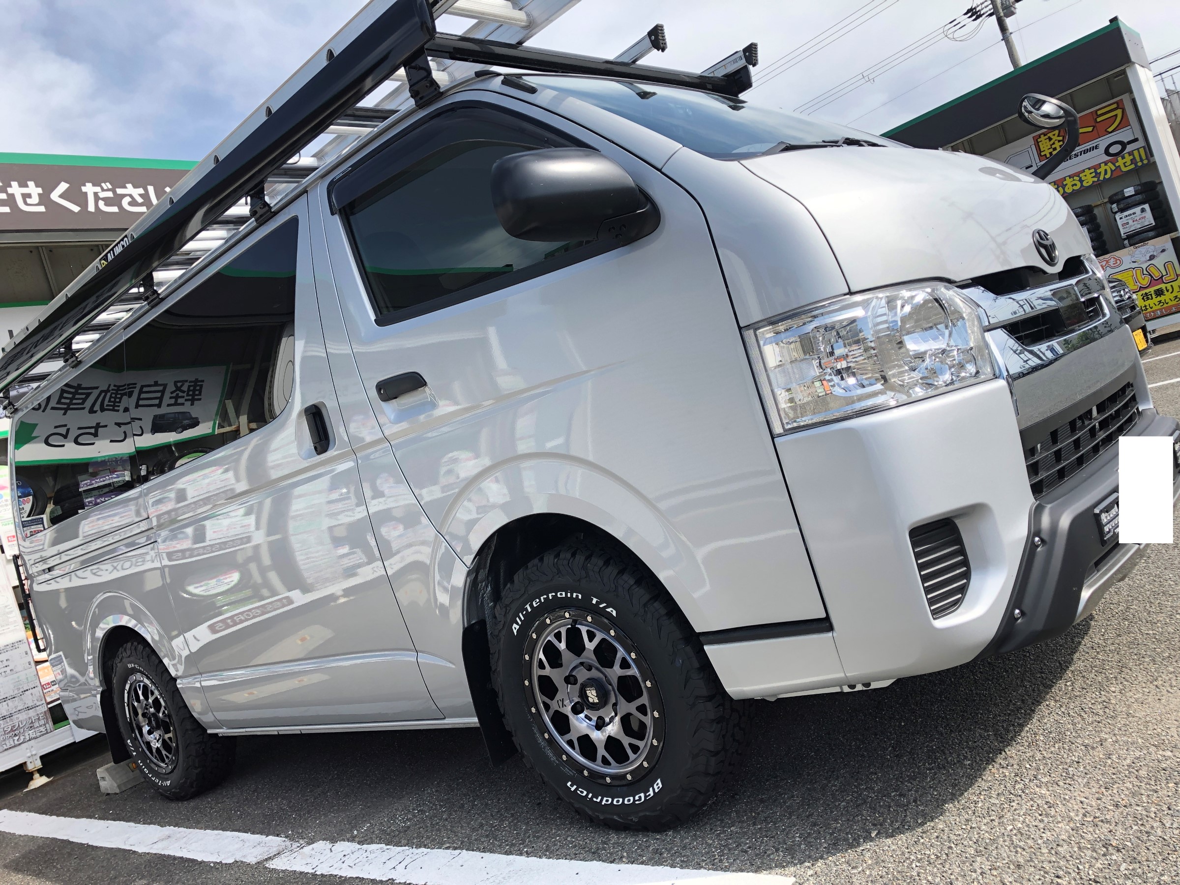 ハイエースにホイール！ | 店舗おススメ情報 | タイヤ館 三木
