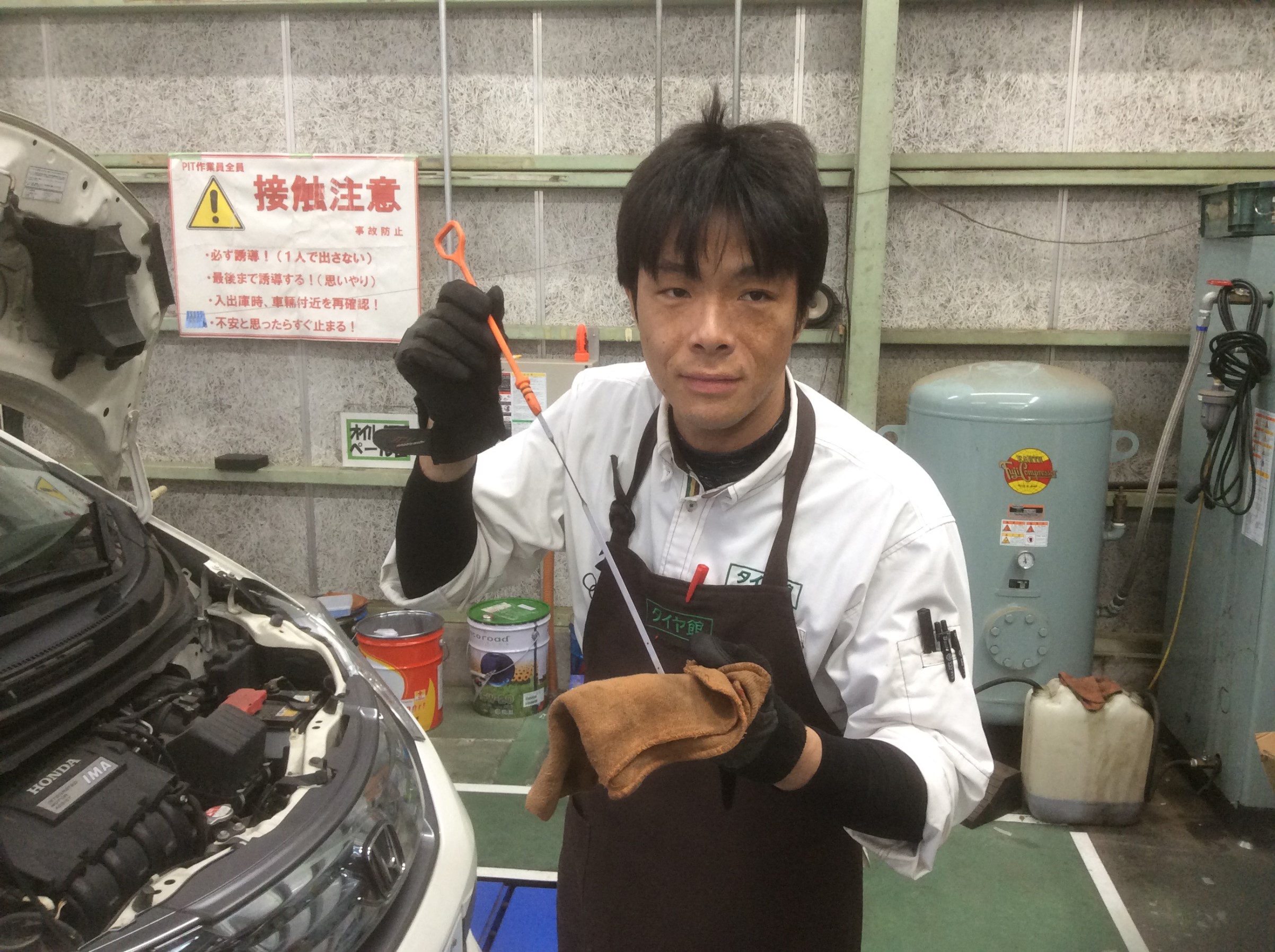 ホンダ フリード オイル交換です ホンダ フリード タイヤ 総和店こだわり作業 タイヤ館 総和 茨城県のタイヤ カー用品ショップ タイヤからはじまる トータルカーメンテナンス タイヤ館グループ