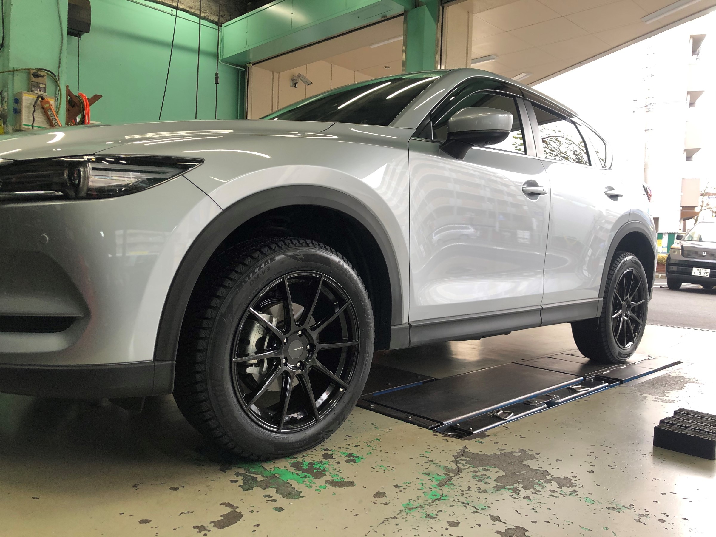 本日は豪華のスタッドレスset マツダ Cx 5 ホイール タイヤ ホイール関連 タイヤ ホイール交換 スタッフ日記 タイヤ館 目白 東京都のタイヤ カー用品ショップ タイヤからはじまる トータルカーメンテナンス タイヤ館グループ