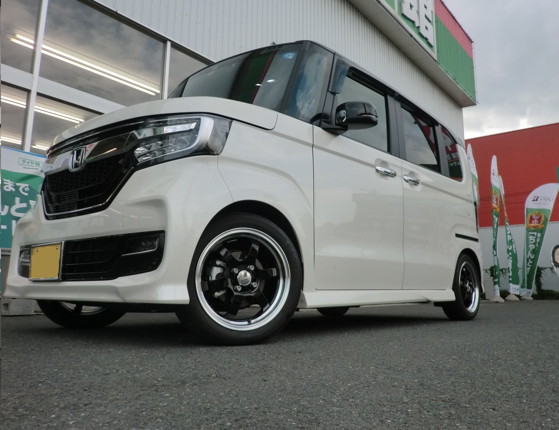 N Box ホイール交換 マフラー交換 車高調 アライメント調整 ホンダ N Box ホイール パーツ取付 マフラー類メーター類取付 サービス事例 タイヤ館 水沢 タイヤからはじまる トータルカーメンテナンス タイヤ館グループ