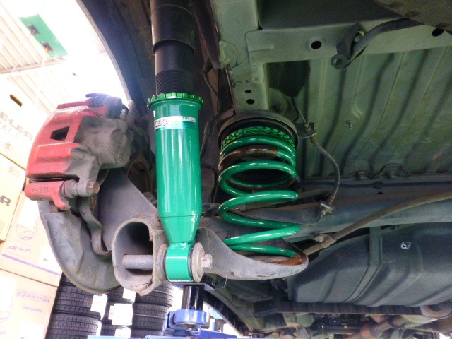 トヨタ Acr30 エスティマ 車高調取り付けを行いました トヨタ エスティマ その他 パーツ取付 足回り関係取付 サービス事例 タイヤ館 阿見 茨城県のタイヤ カー用品ショップ タイヤからはじまる トータルカーメンテナンス タイヤ館グループ