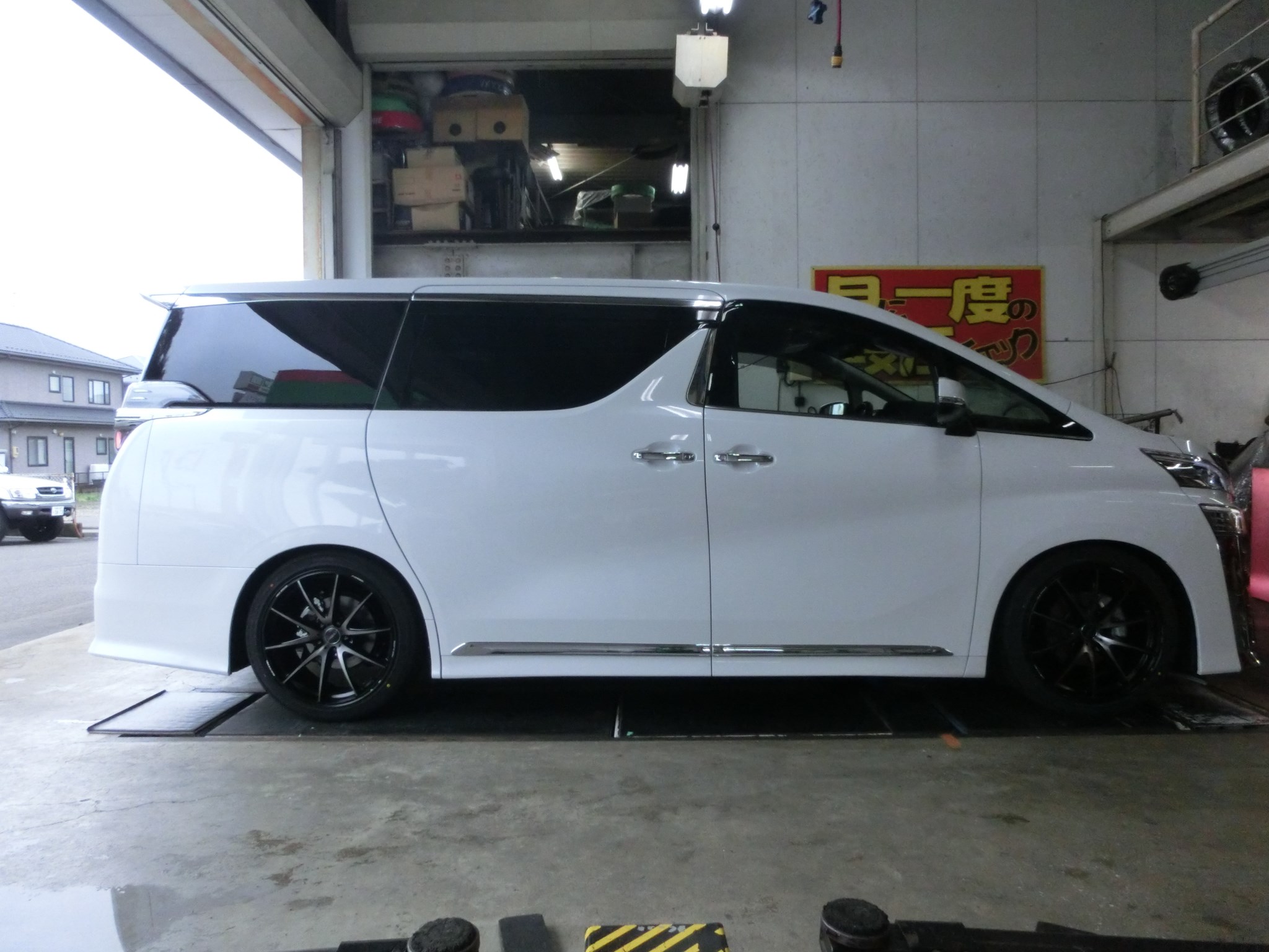 ３０ヴェルファイア 後期 レイズホイール テイン車高調 取り付け 