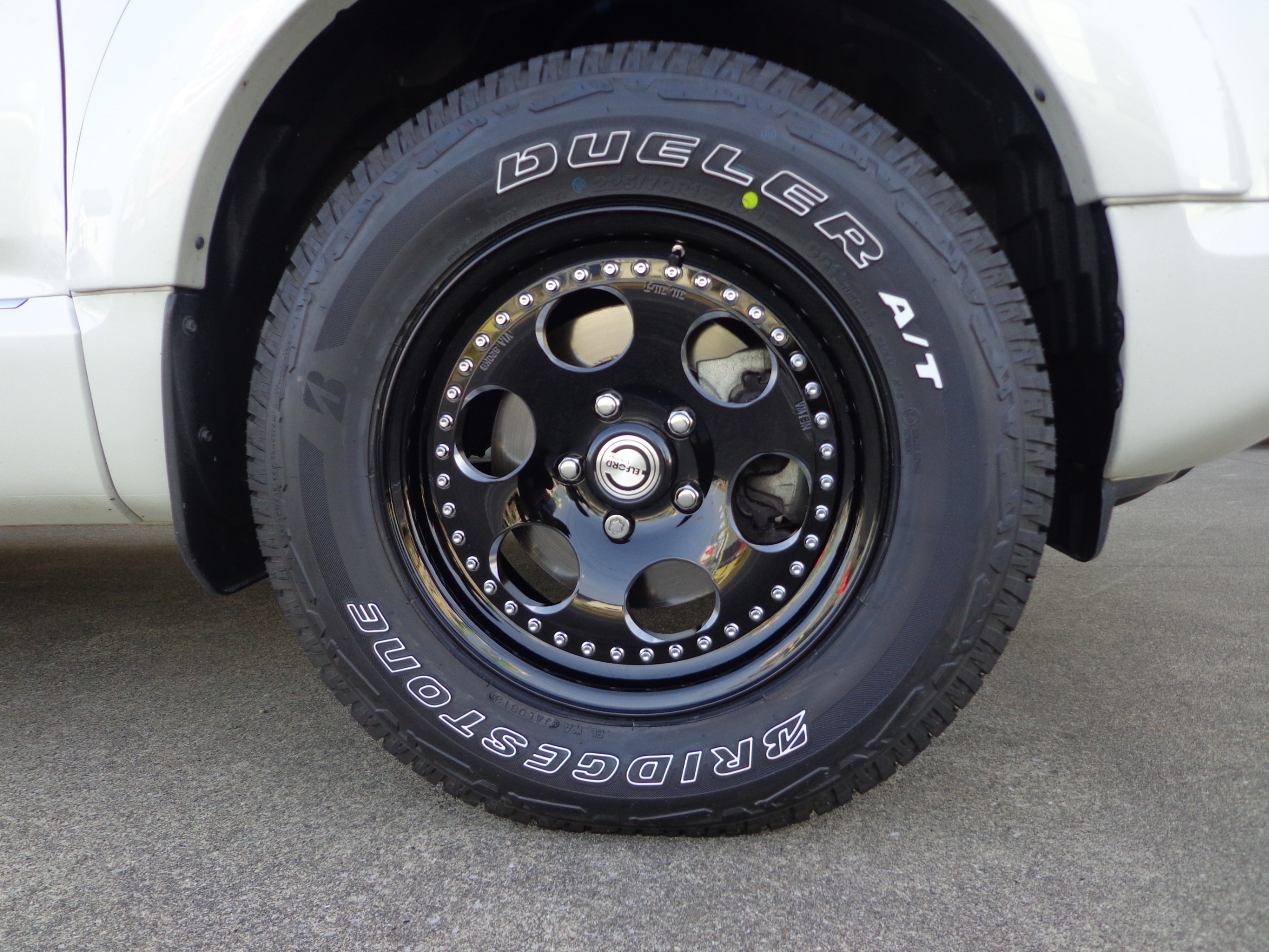 装着事例 デリカd 5 ブラッドストック サービス事例 タイヤ館 一宮バイパス 愛知県 三重県のタイヤ カー用品ショップ タイヤからはじまる トータルカーメンテナンス タイヤ館グループ