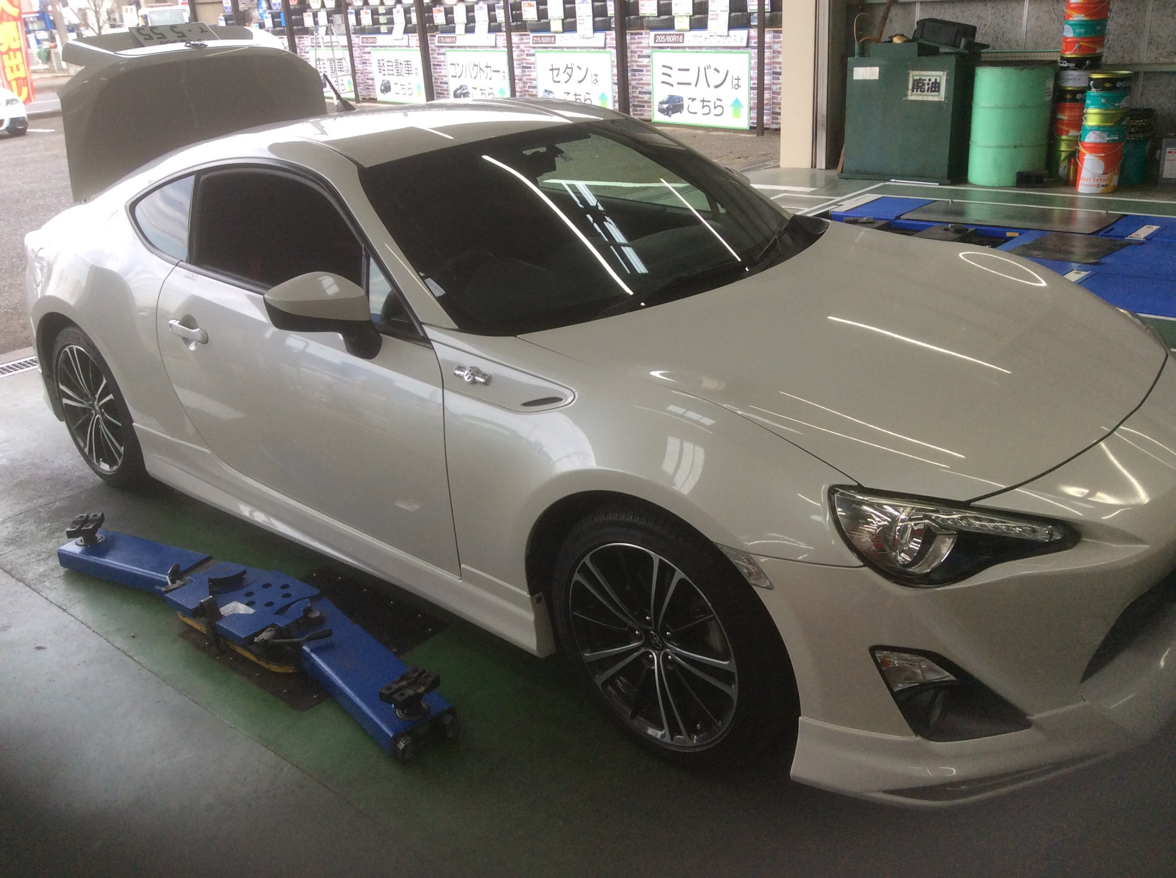 トヨタ： 86 スタッドレスタイヤ取付作業です！！ | トヨタ 86 タイヤ