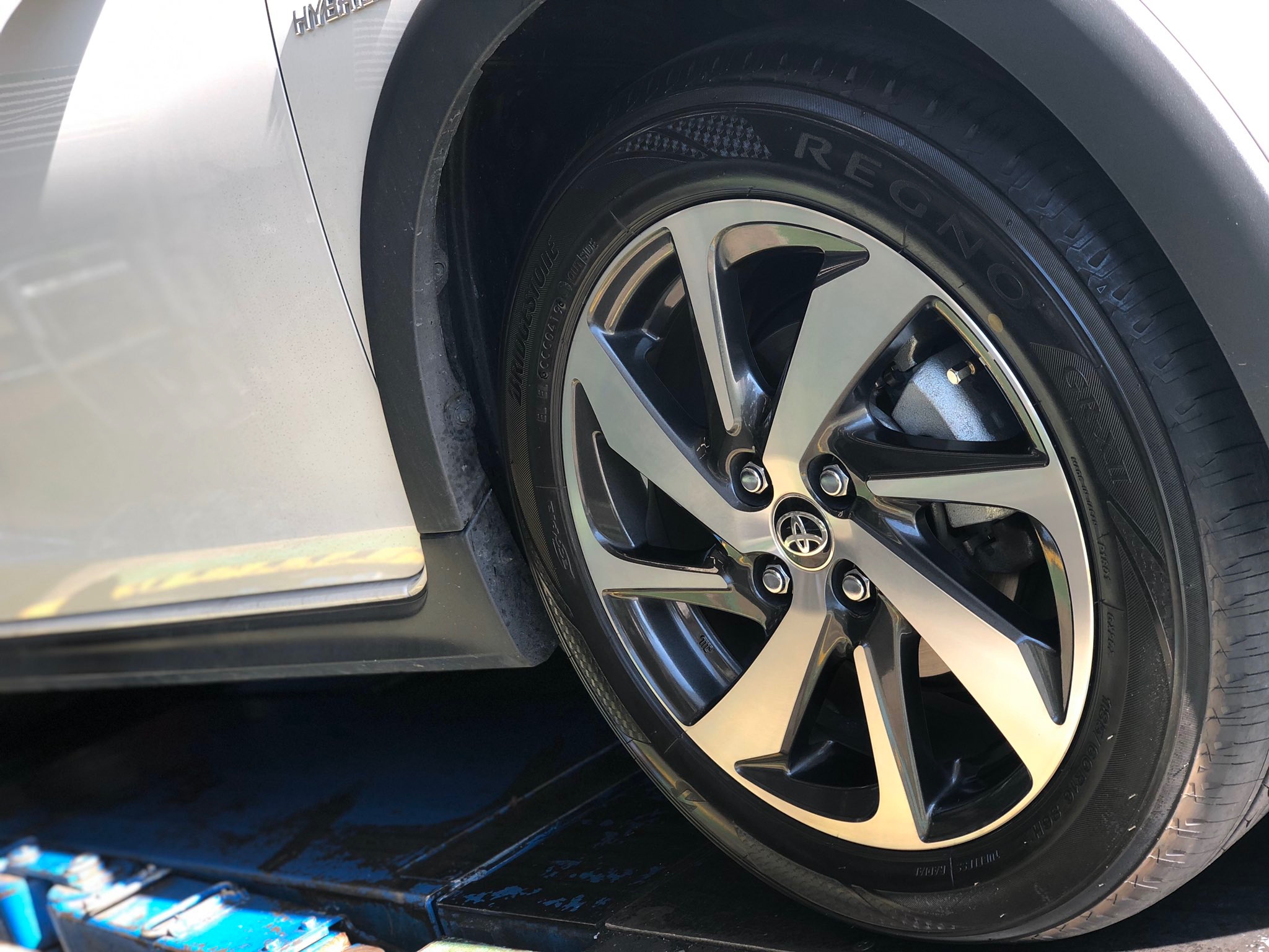 アクア クロスオーバー Regno Gr X スタッフ日記 タイヤ館 調布 東京都のタイヤ カー用品ショップ タイヤからはじまる トータルカーメンテナンス タイヤ館グループ