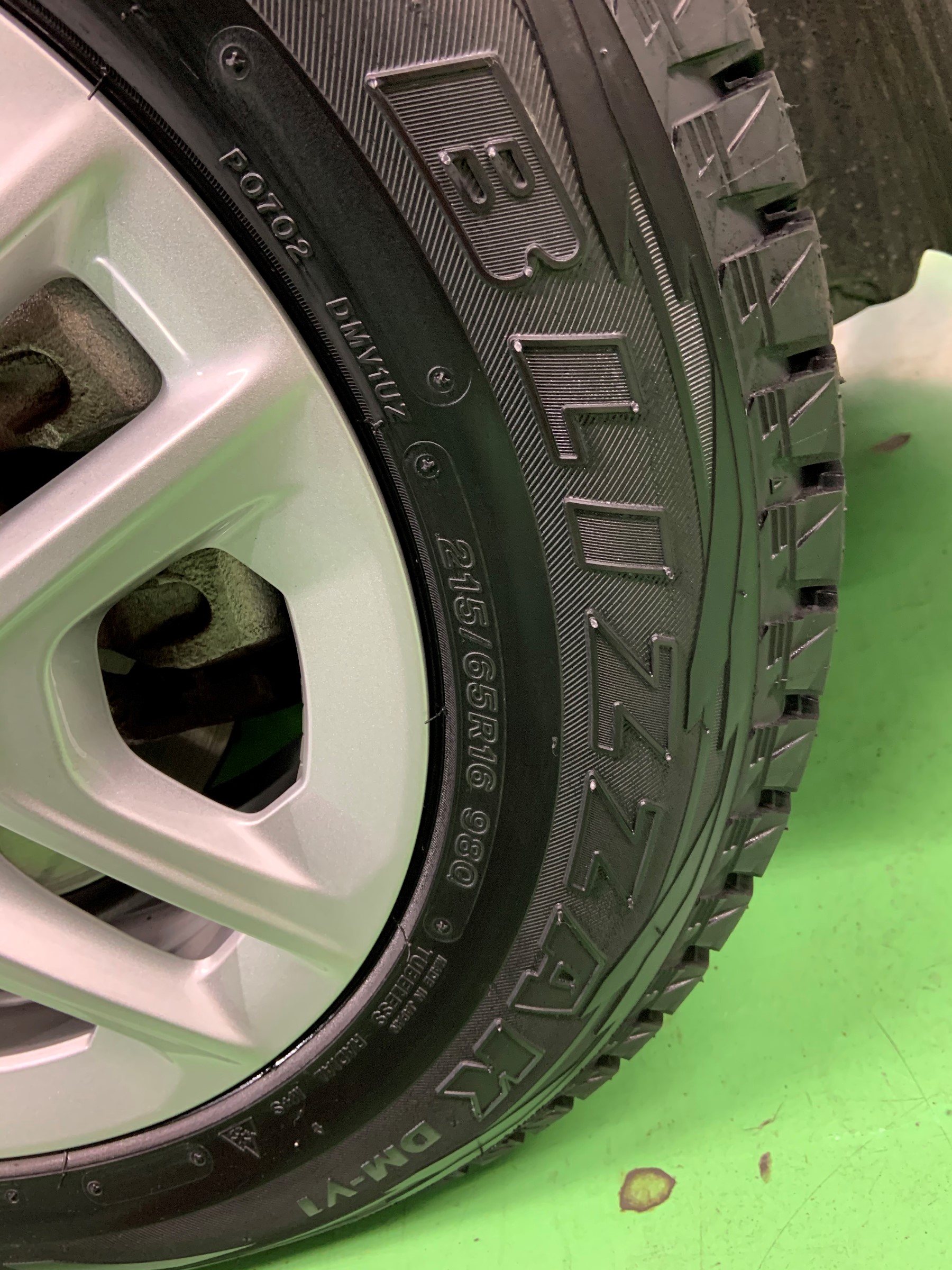 Jeep・コンパス】スタッドレスタイヤ取付 | ジープ | サービス事例