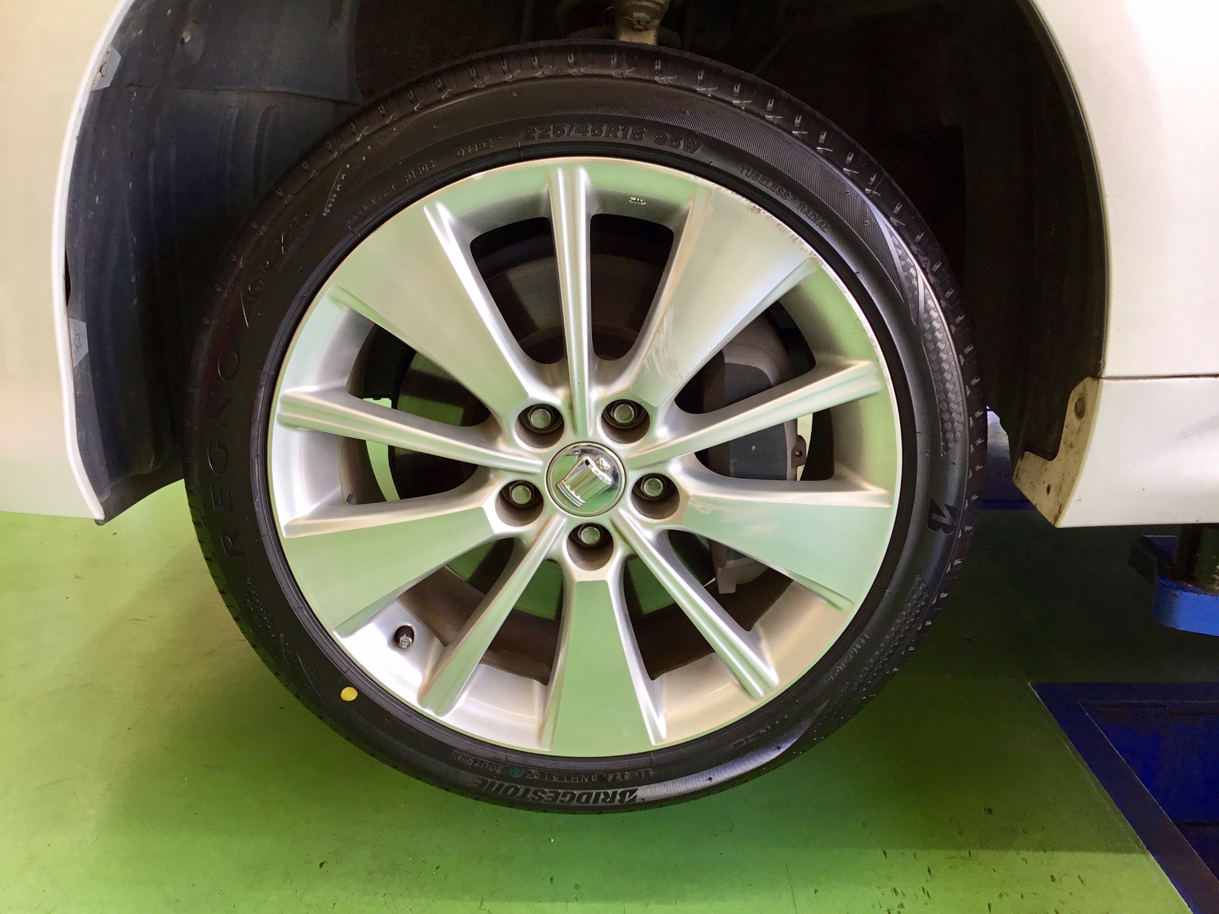 200系クラウンハイブリッドにレグノ取付！ | 店舗おススメ情報