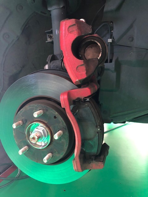 Cx 5 ブレーキパッド交換 マツダ Cx 5 その他 その他 関東運輸局長認証工場 自動車整備 点検 修理 ができます エンジン不良 オイル漏れ ラジエーター オルタネーター ベルト ブレーキ周り ブッシュ その他各種部品交換が可能です 法定１２か月点検も随時受付