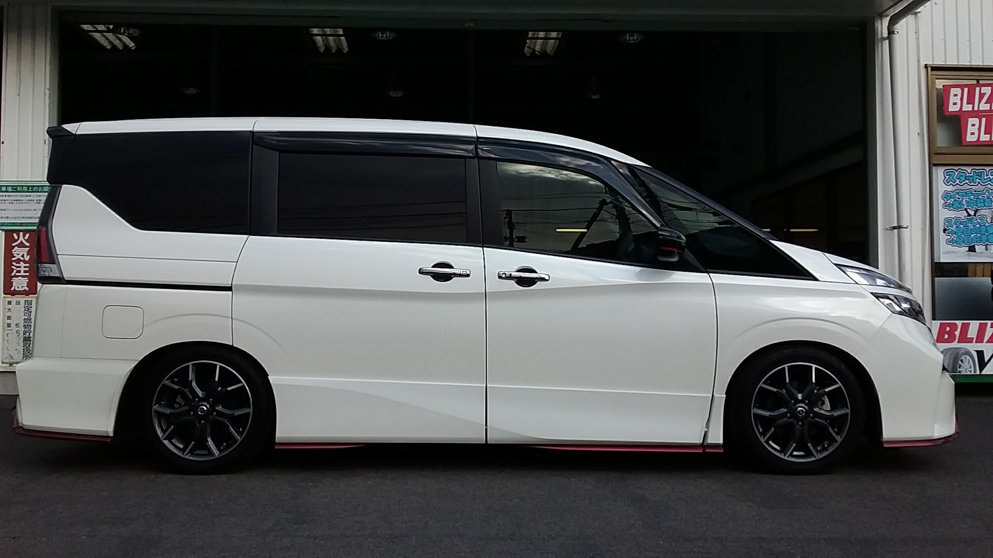 C27セレナ 車高調交換 アライメント サービス事例 タイヤ館 長崎 タイヤからはじまる トータルカーメンテナンス タイヤ館グループ