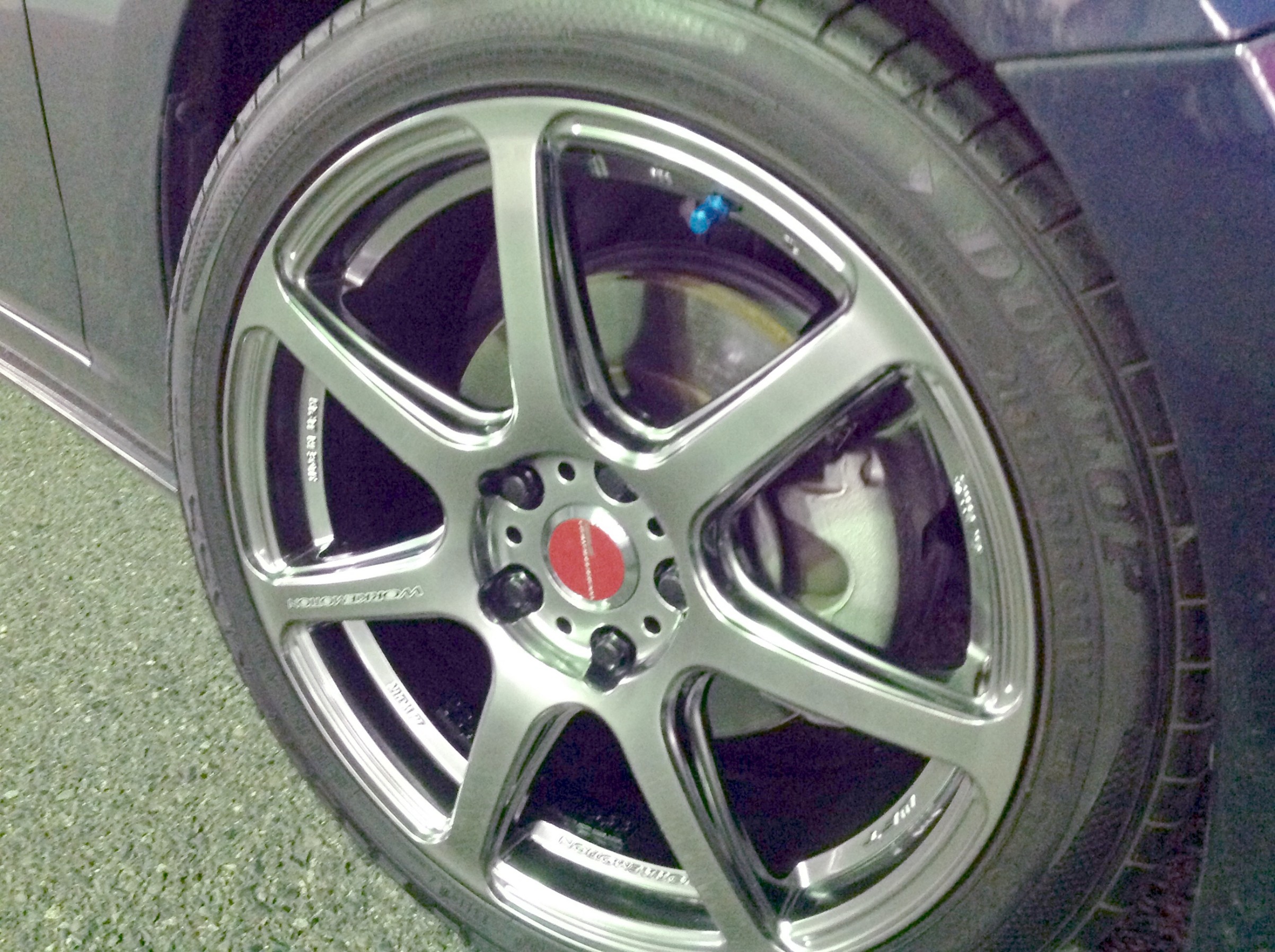 美しい 紺色 車のホイール交換事例 ゴルフ アクセラスポーツ フォルクスワーゲン ゴルフ7 ホイール タイヤ ホイール関連 タイヤ ホイール交換 スタッフ日記 タイヤ館 草津 タイヤからはじまる トータルカーメンテナンス タイヤ館グループ