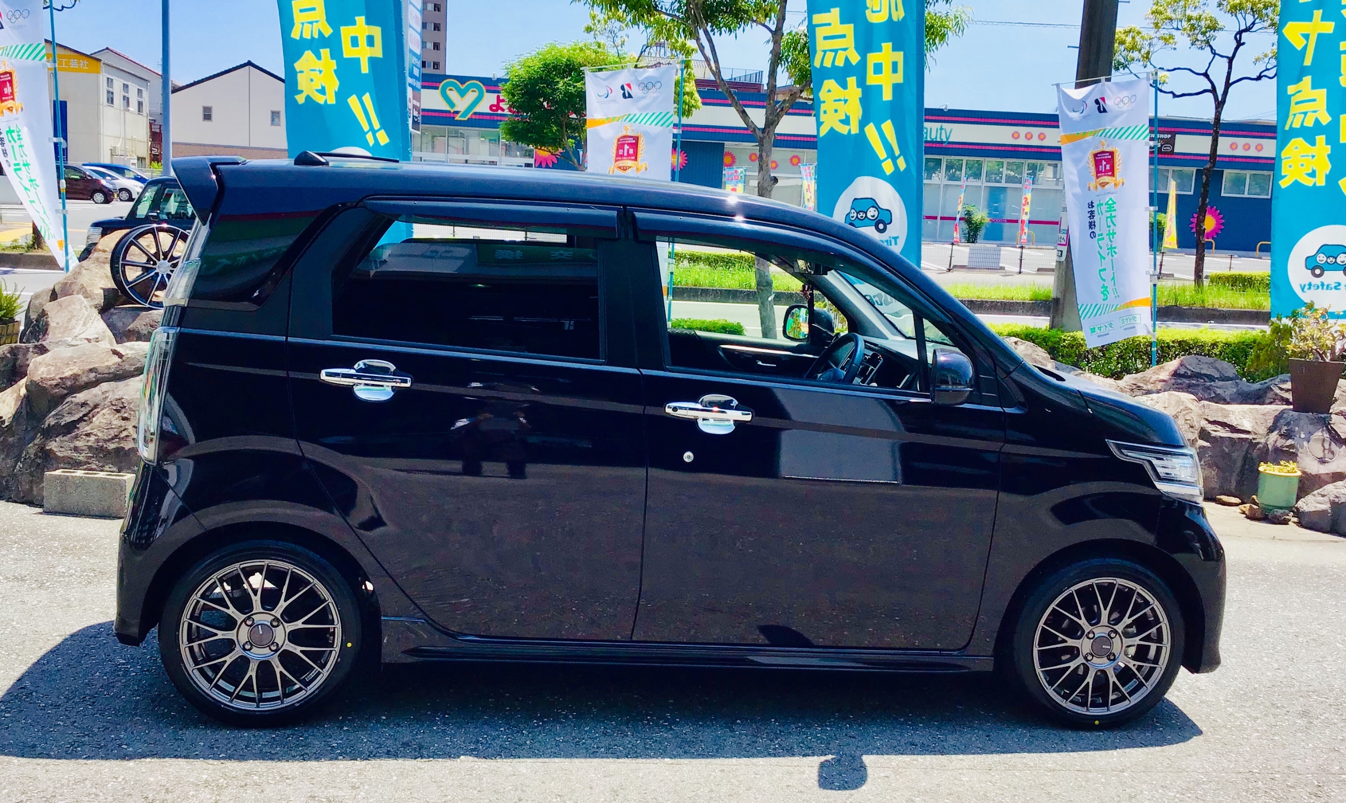 N Wgn インチアップ 日産 セレナ ホイール タイヤ ホイール関連 タイヤ ホイール交換 サービス事例 タイヤ館 高知 高知県の タイヤ カー用品ショップ タイヤからはじまる トータルカーメンテナンス タイヤ館グループ