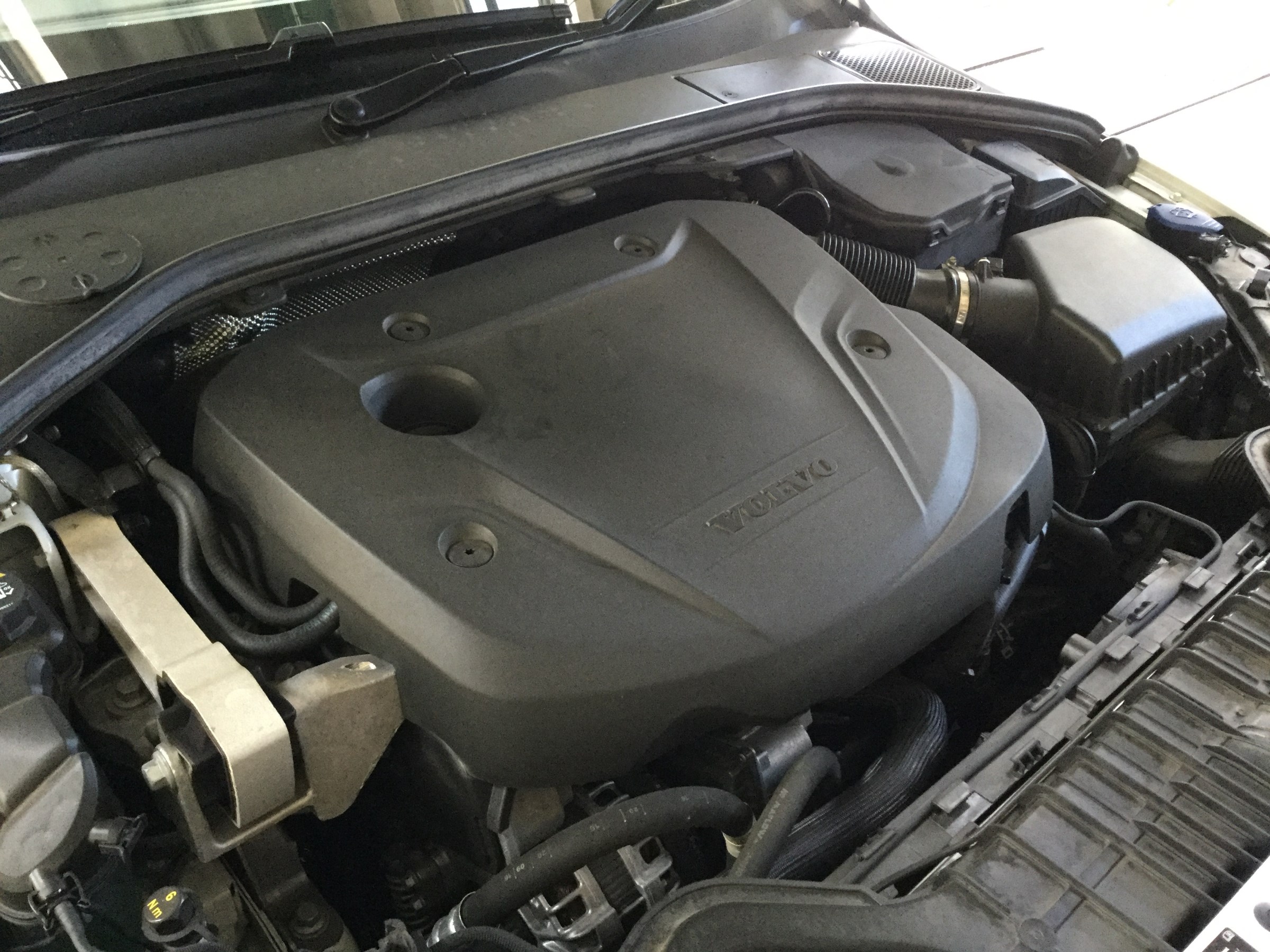 ボルボ V60 Fb型 ディーゼル オイル交換 ボルボ V60 メンテナンス商品 オイル関連 エンジンオイル交換 サービス事例 タイヤ館 宇都宮東 タイヤからはじまる トータルカーメンテナンス タイヤ館グループ