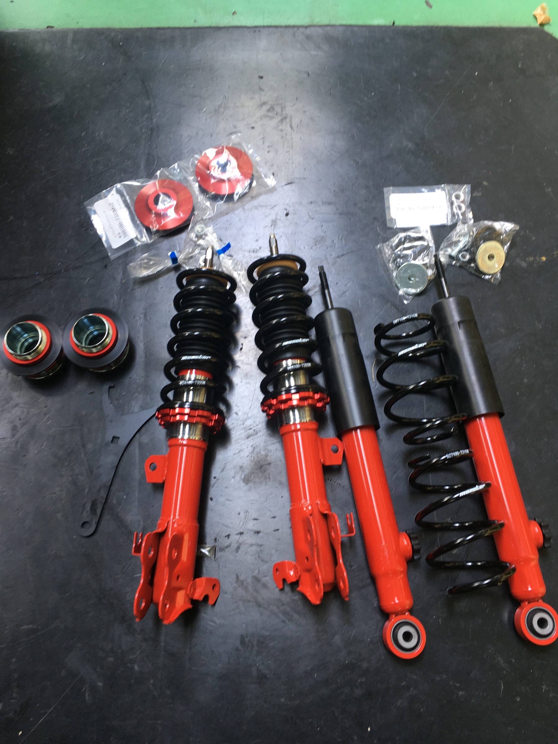 スズキ アルトワークス 車高調取り付け O 取り付け 施工事例集 タイヤ館 福岡西 タイヤからはじまる トータルカーメンテナンス タイヤ館グループ