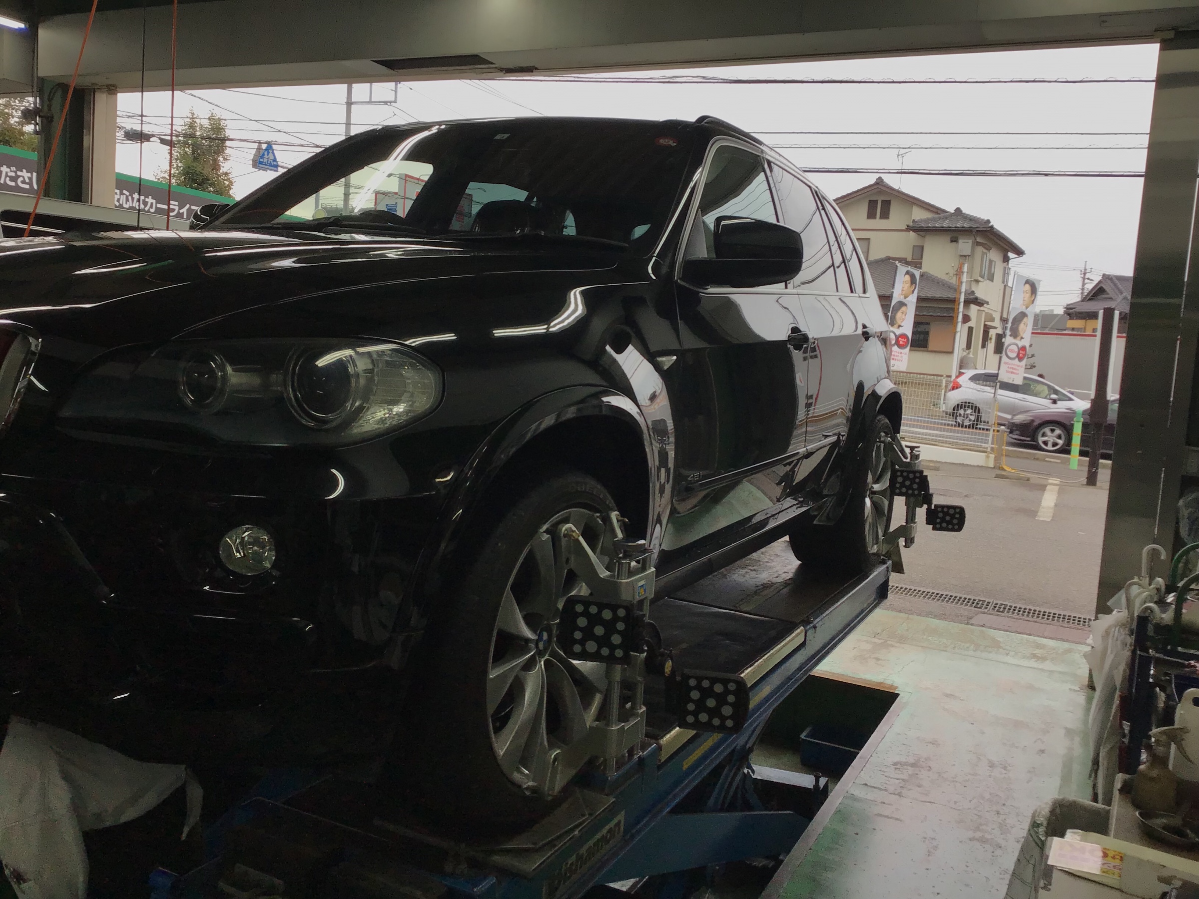 Bmw X5 アライメント調整 タイヤ偏摩耗 サービス事例 タイヤ館 東船橋 千葉県のタイヤ カー用品ショップ タイヤからはじまる トータルカーメンテナンス タイヤ館グループ