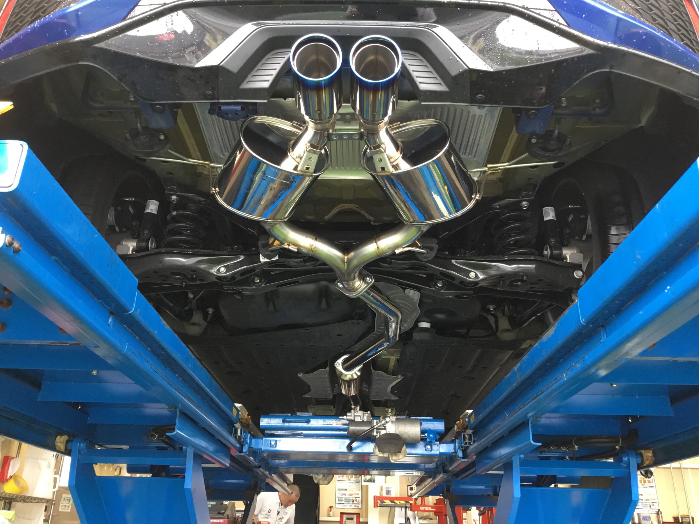 シビック マフラー交換作業 ホンダ シビック その他 パーツ取付 各種用品取付 サービス事例 タイヤ館 大垣 岐阜県のタイヤ カー用品ショップ タイヤからはじまる トータルカーメンテナンス タイヤ館グループ