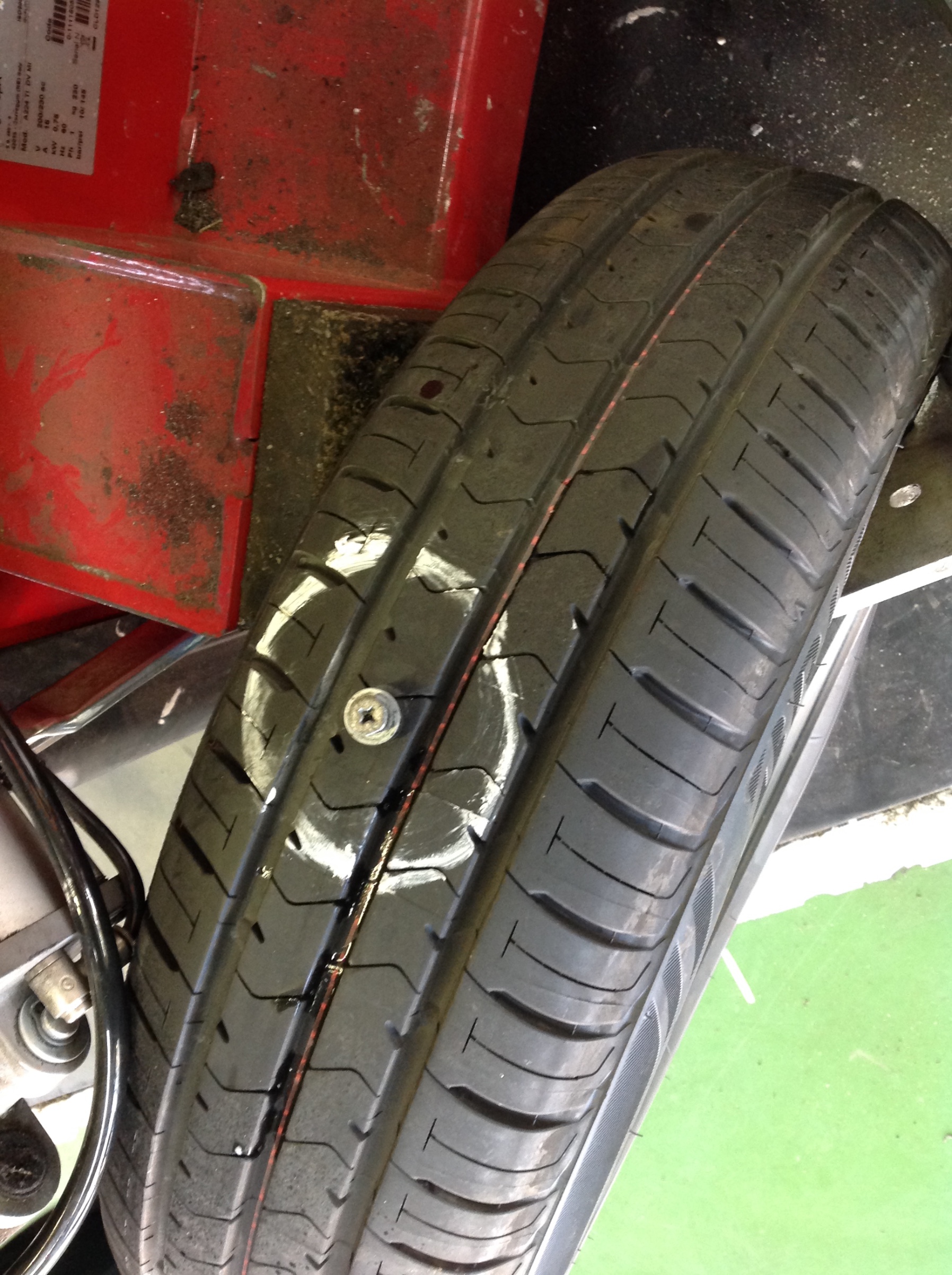 パンク修理 増加してます 結城店の作業日記 タイヤ館 結城 茨城県のタイヤ カー用品ショップ タイヤからはじまる トータルカーメンテナンス タイヤ館グループ