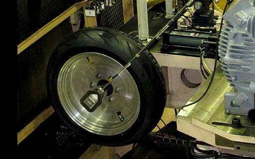 Potenza Re 71r ってどんなタイヤ シビックタイプｒ交換事例 ホンダ シビック タイヤ タイヤ ホイール関連 タイヤ ホイール交換 スタッフ日記 タイヤ館 草津 タイヤからはじまる トータルカーメンテナンス タイヤ館グループ