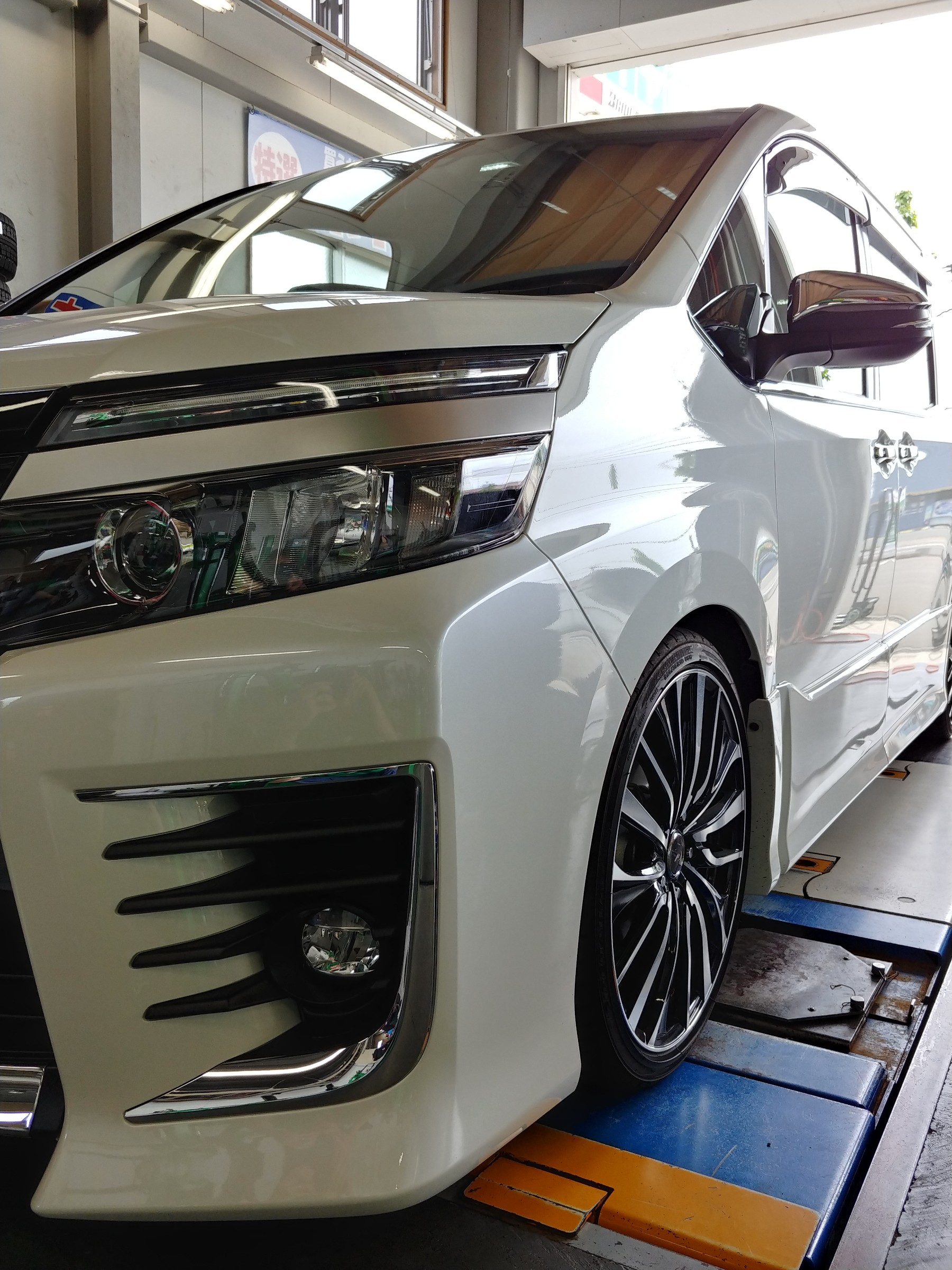 トヨタ 80ヴォクシー マイナー前 アルパイン１１型ナビ １２ ８リアモニター バックカメラ 天井防振 クラッツィオ シートカバー Part１ トヨタ ヴォクシー Av ナビ機器 カー用品取付 各社ナビゲーション取付 サービス事例 タイヤ館 福井文京 福井県のタイヤ