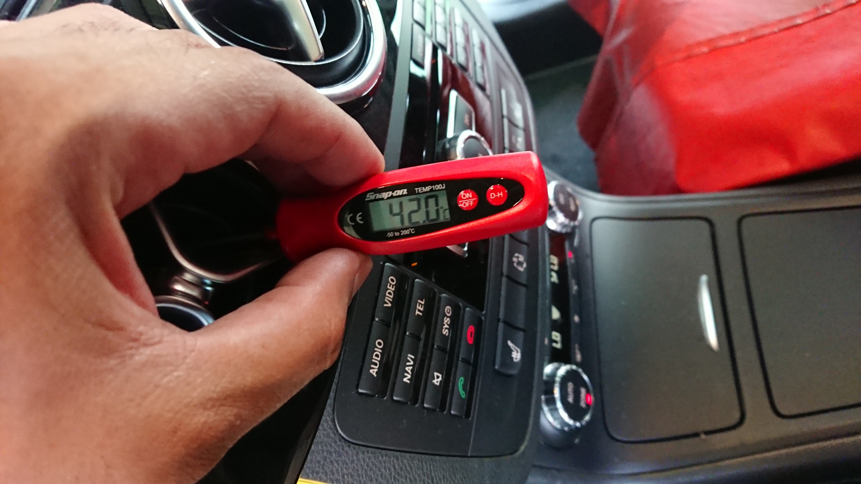 Mercedes Benz Bクラス エアコン ガス クリーニング施工しました メルセデス ベンツ Bクラス メンテナンス商品 その他 無料安全点検 技術サービス施工事例 タイヤ館 福岡東 タイヤからはじまる トータルカーメンテナンス タイヤ館グループ