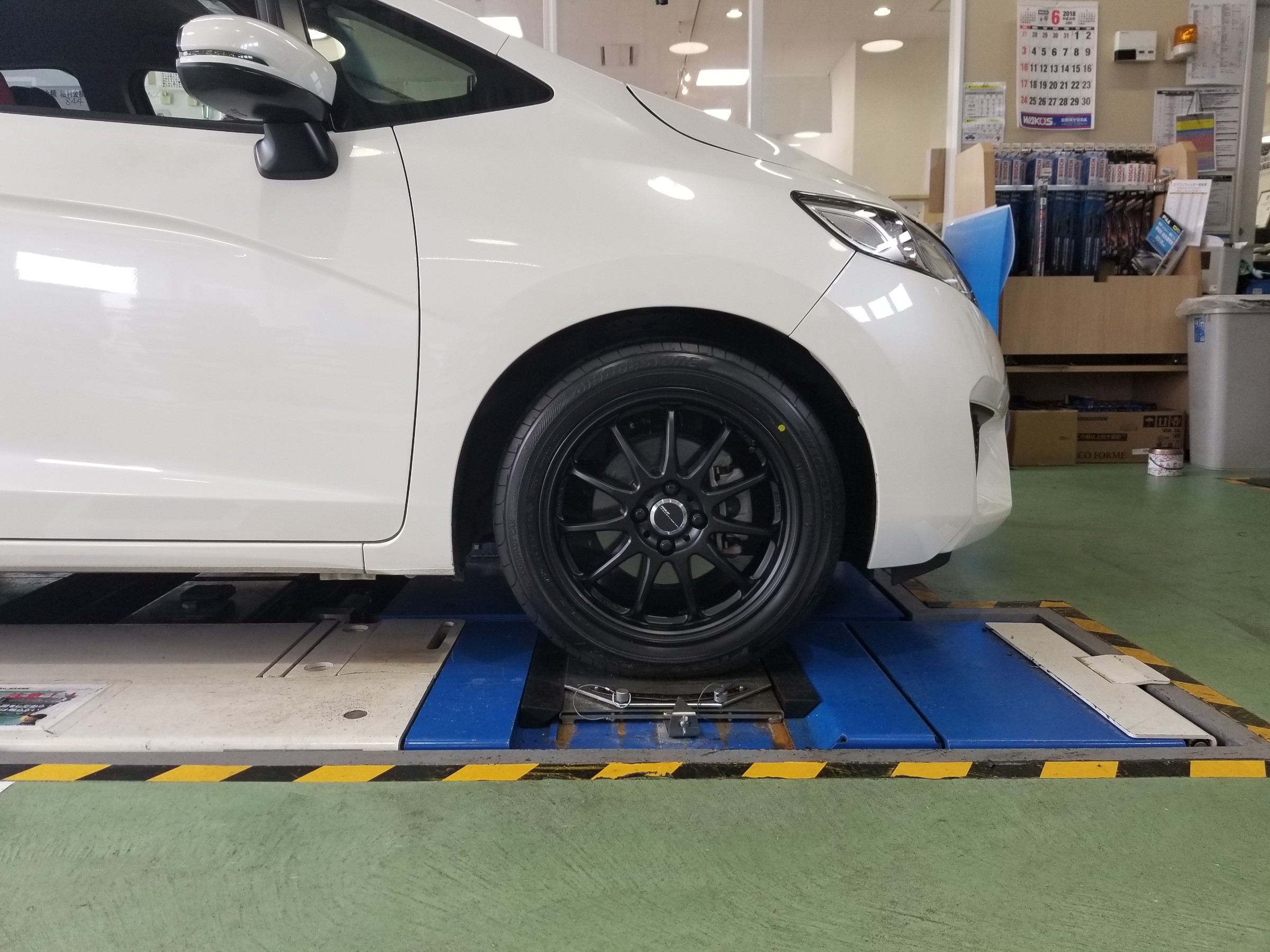 フィット タイヤホイールセット取付け | 店舗おススメ情報 フィット タイヤホイールセット取付け | 店舗おススメ情報