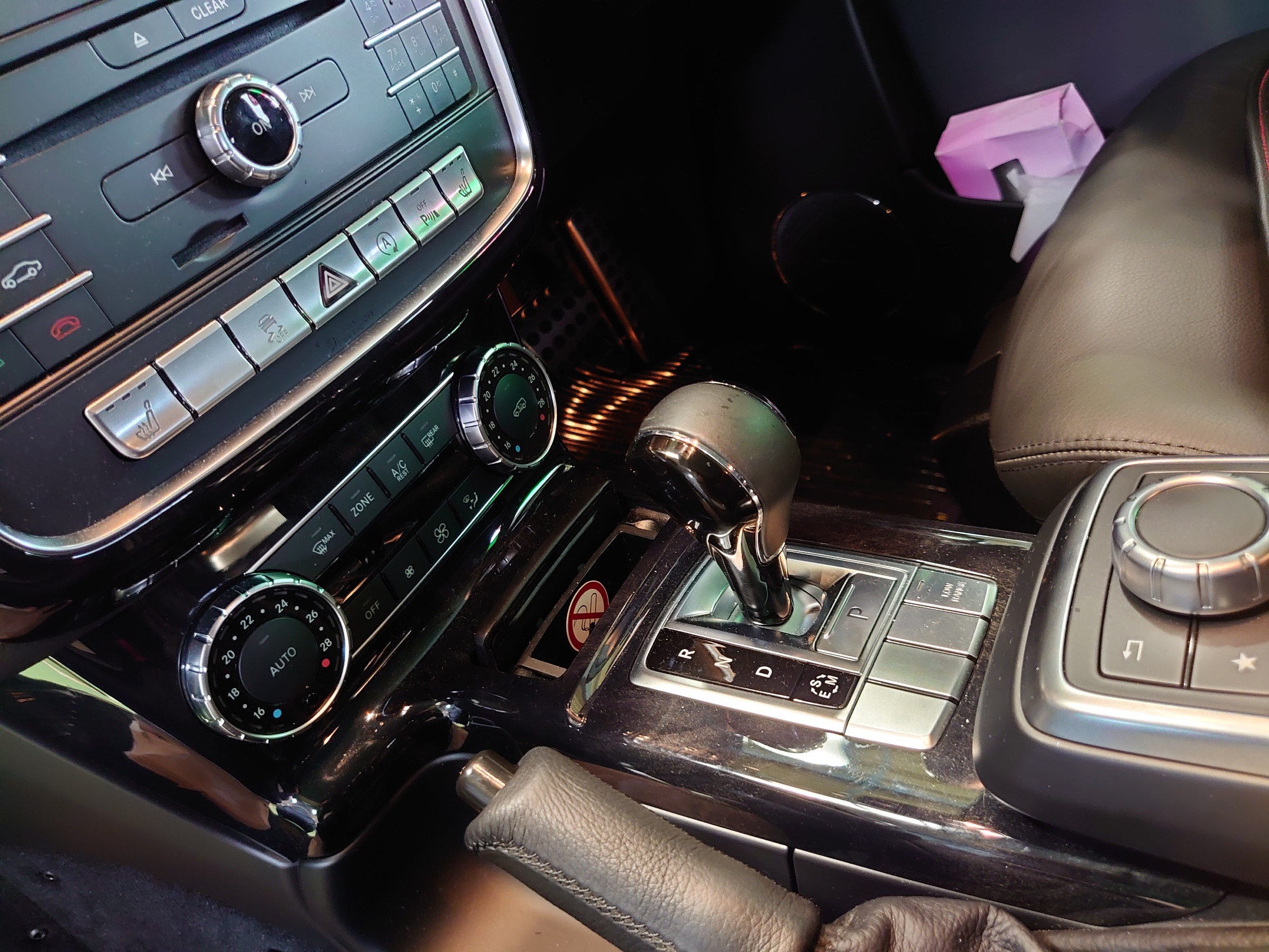Mercedes-Benz W463 ゲレンデ の シフトノブ交換しました 