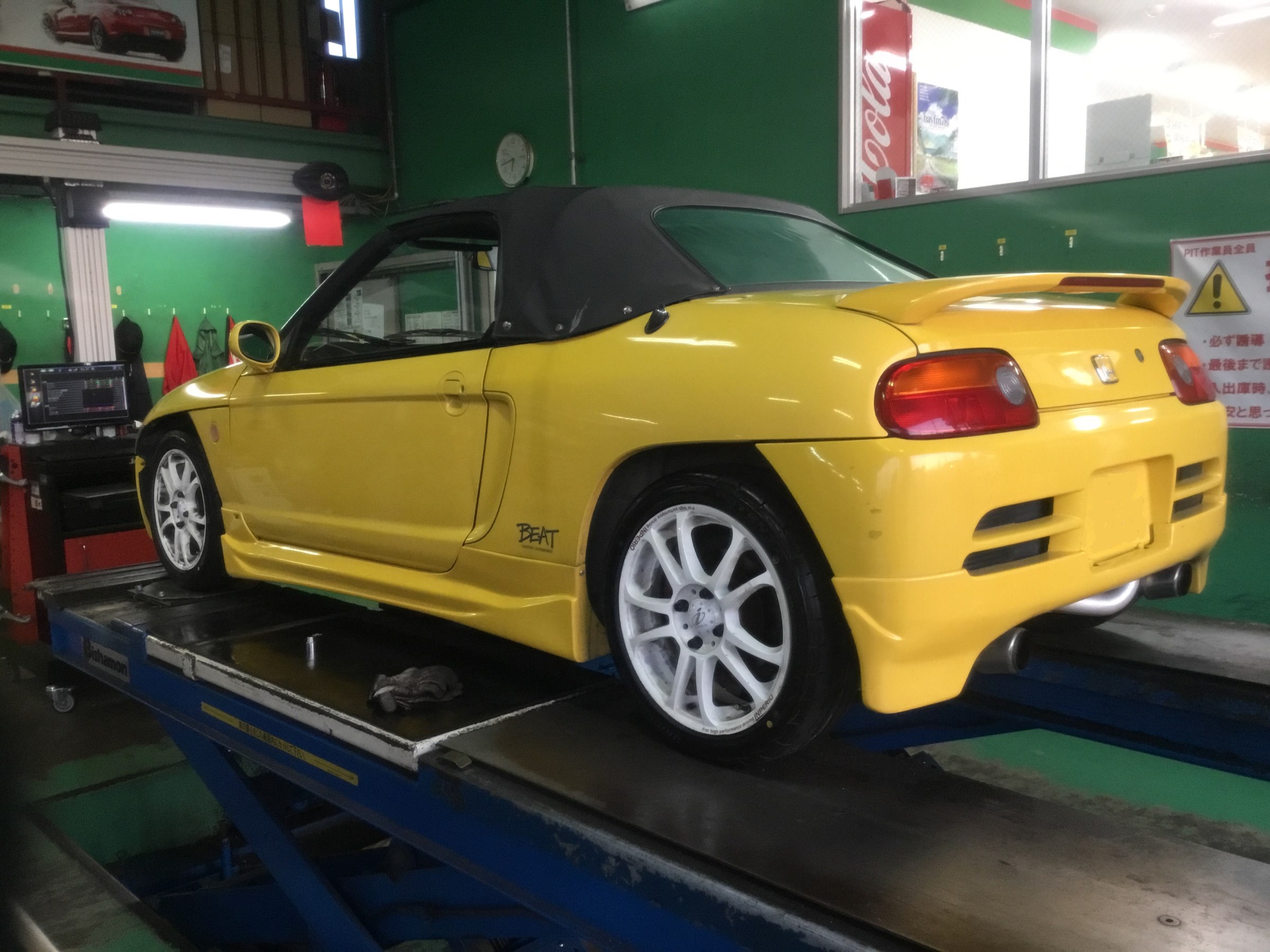 ホンダbeat タイヤ交換 アライメント調整 ホンダ ビート タイヤ タイヤ ホイール関連 タイヤ ホイール交換 技術サービスブログ タイヤ館 鎌ヶ谷 千葉県のタイヤ カー用品ショップ タイヤからはじまる トータルカーメンテナンス タイヤ館グループ